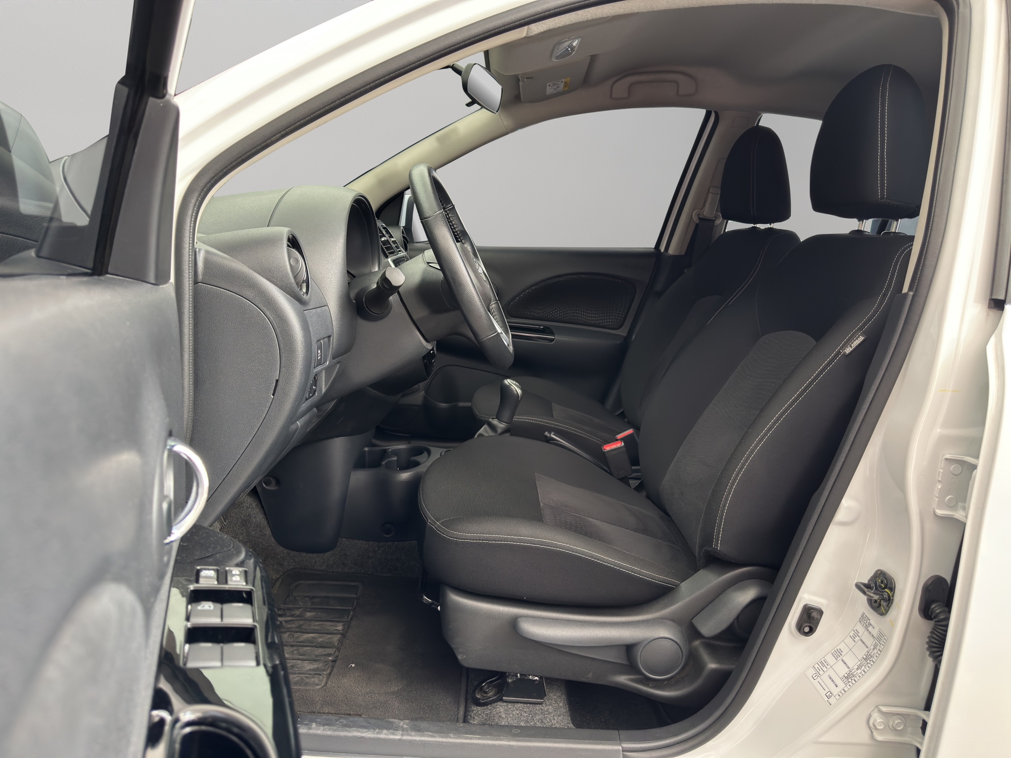 Nissan March 5 pts. HB Exclusive, TM5, a/ac. Aut., VE, RA-16 2024