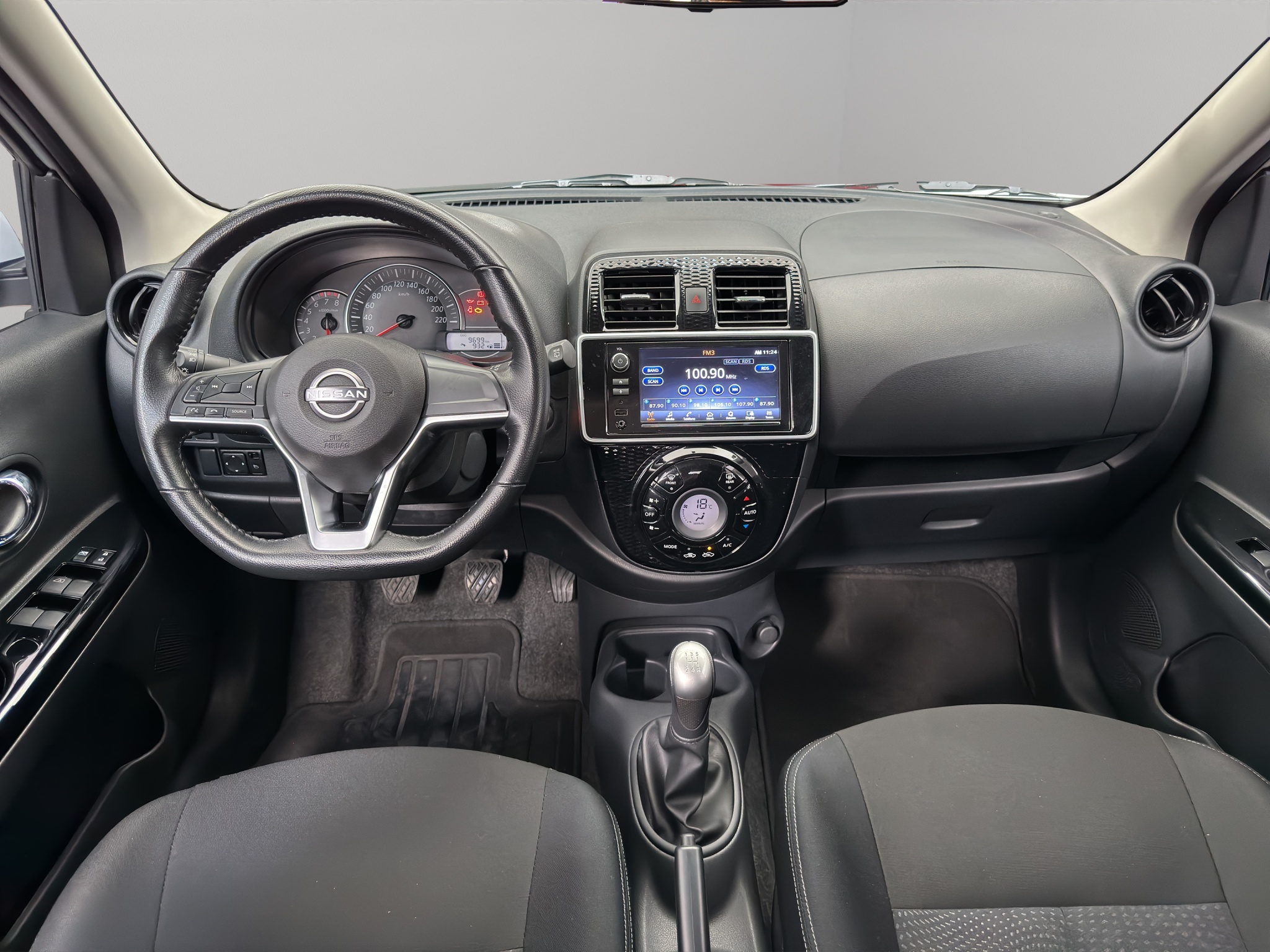 Nissan March 5 pts. HB Exclusive, TM5, a/ac. Aut., VE, RA-16 2024