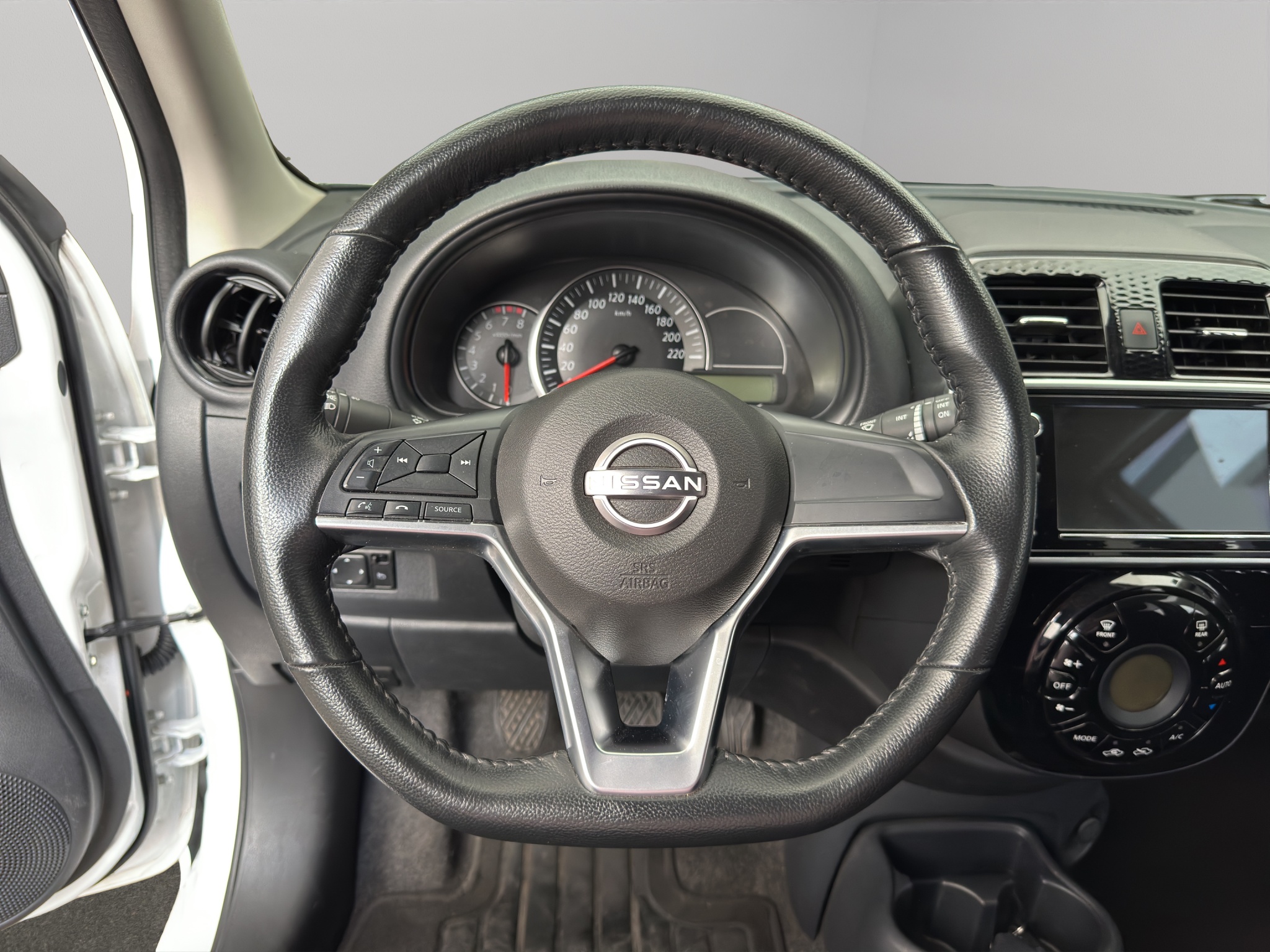 Nissan March 5 pts. HB Exclusive, TM5, a/ac. Aut., VE, RA-16 2024