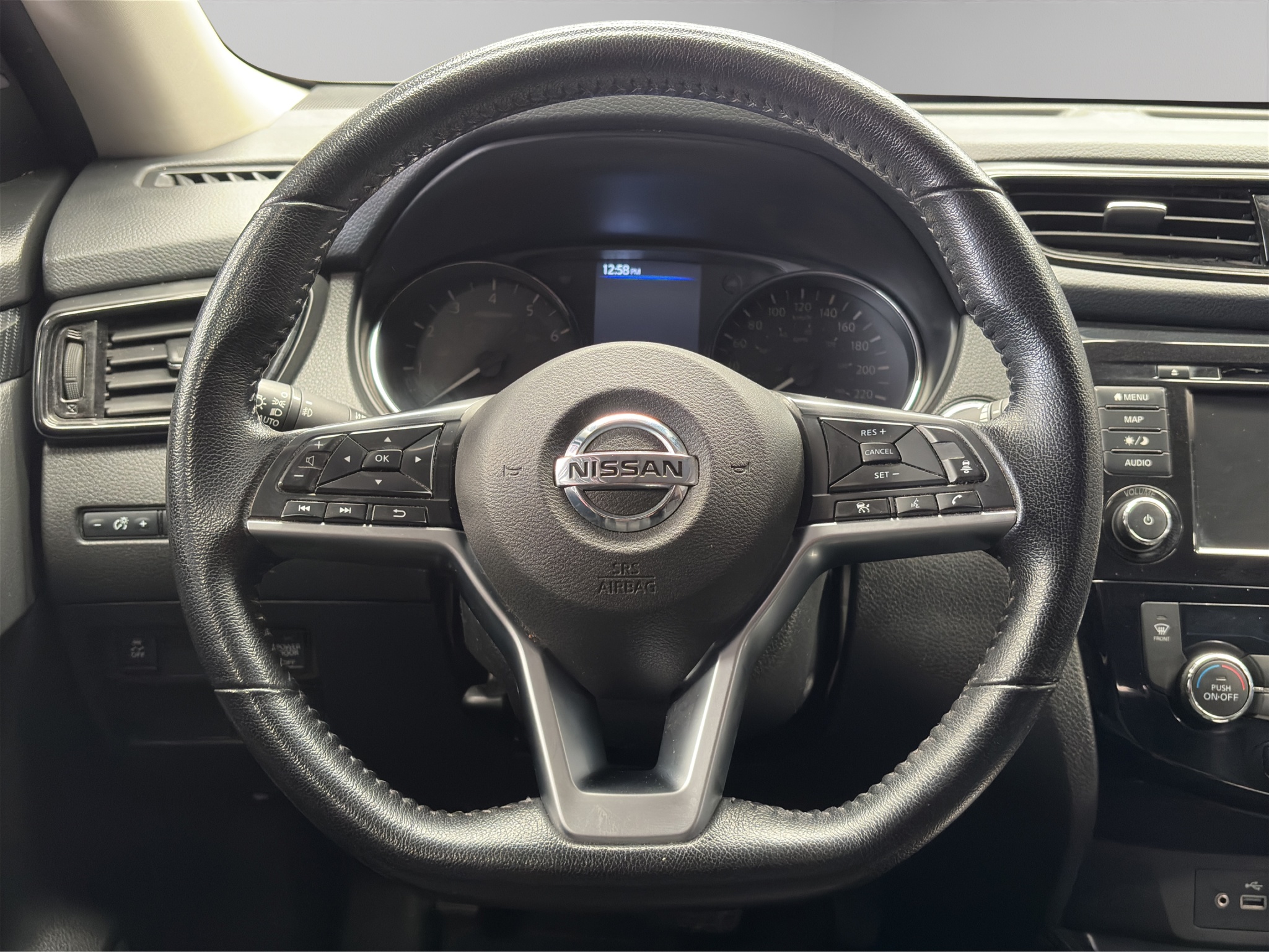 Nissan X-Trail  5 pts. Exclusive, TA, piel, QCP, GPS, 7 pas., RA-19, 4x4 (línea anterior) 2022