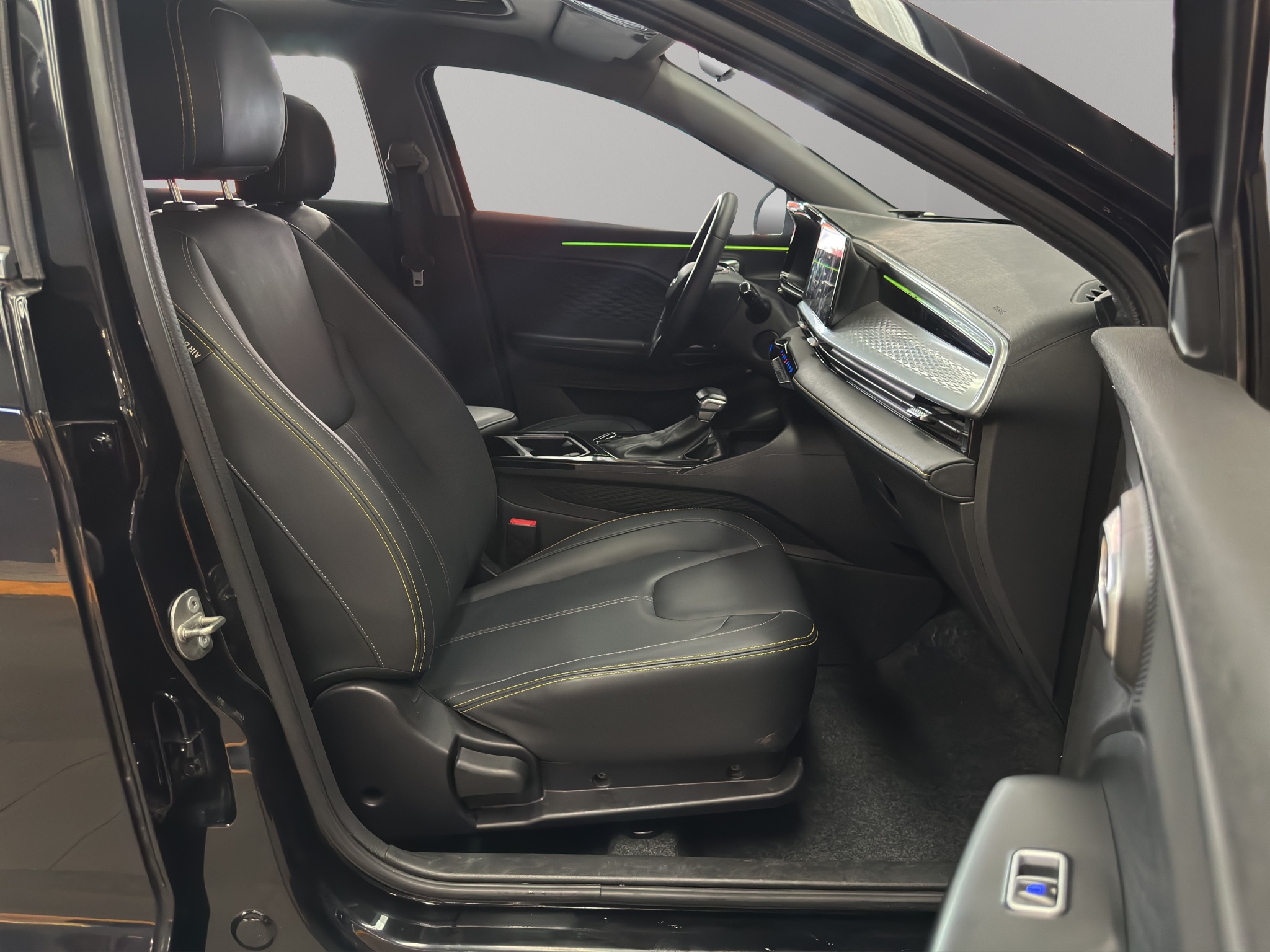 Chirey Tiggo 2 Pro  5 pts. Luxury, 1.0T, CVT, piel, QC, RA-17 2024