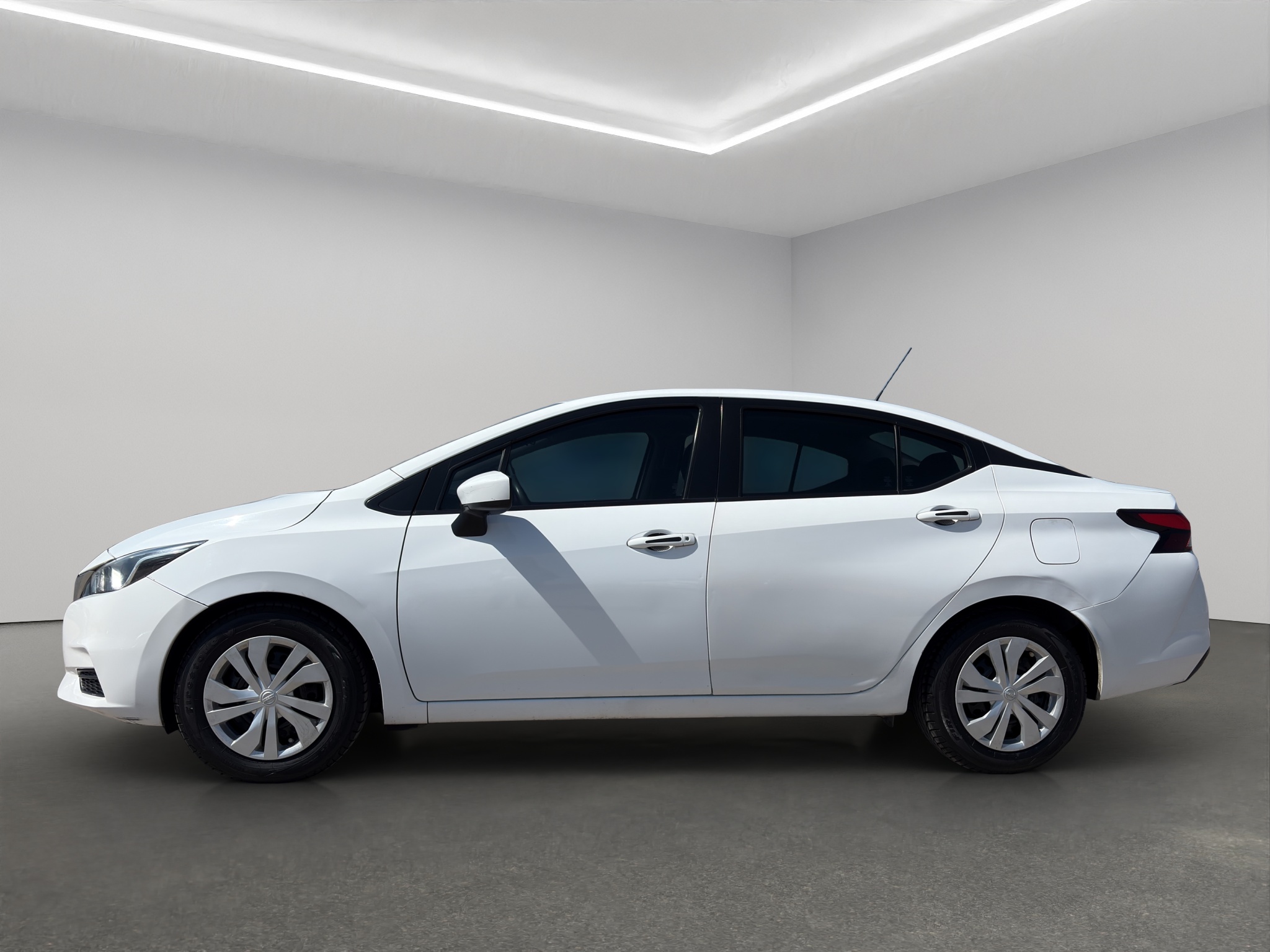 Nissan Versa 4 pts. Sense, CVT, a/ac., VE, R-15 2021