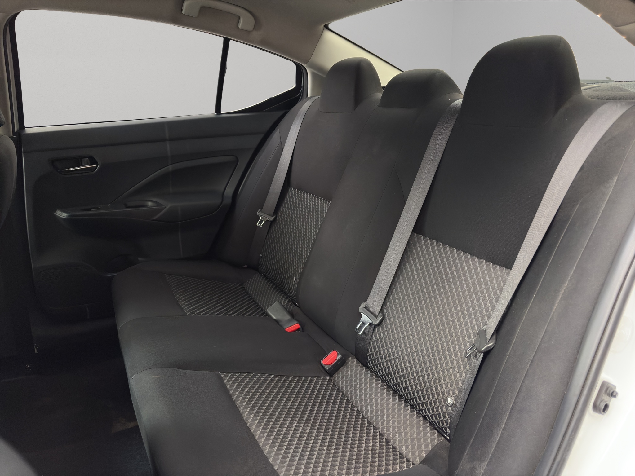 Nissan Versa 4 pts. Sense, CVT, a/ac., VE, R-15 2021