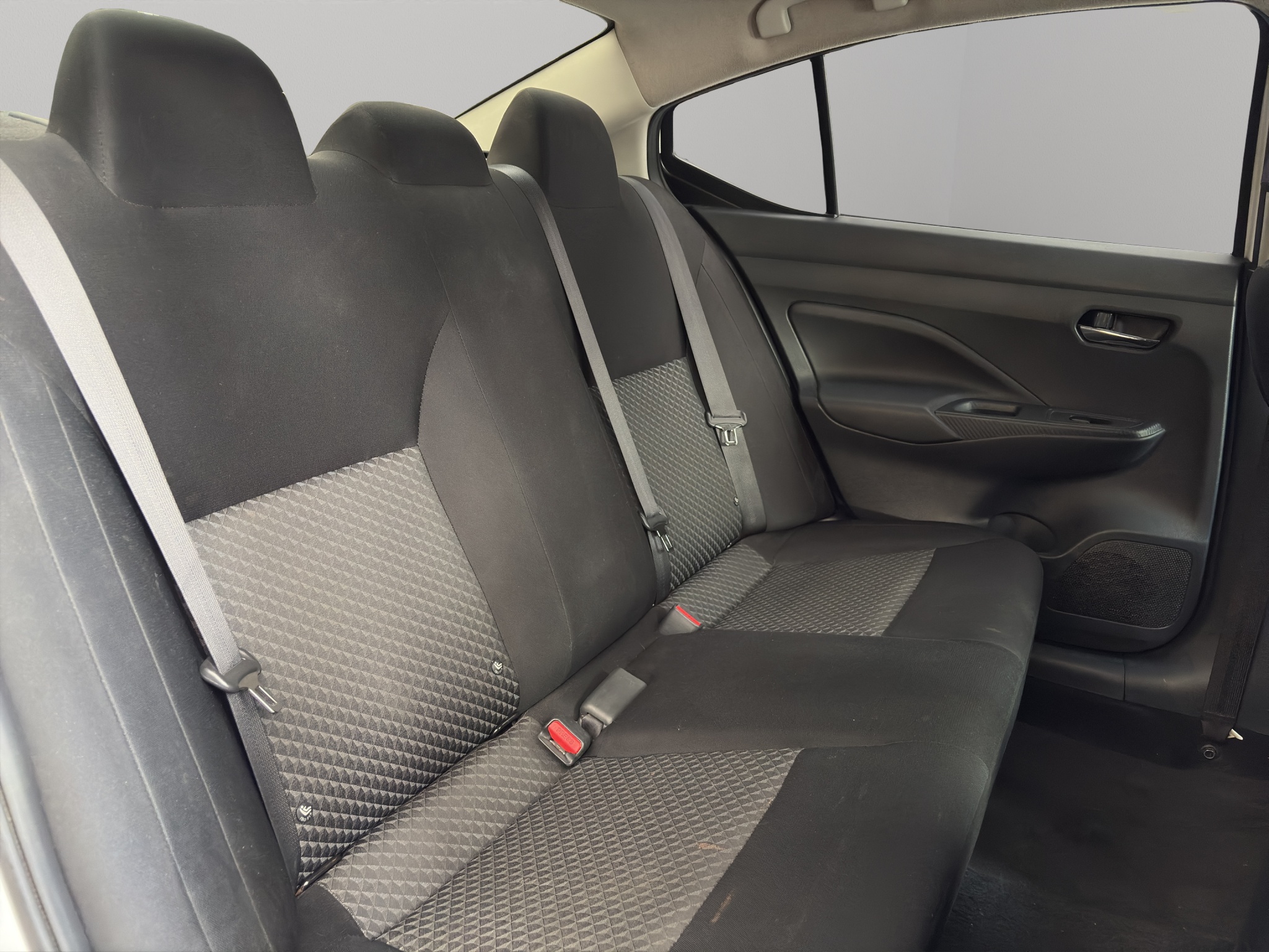 Nissan Versa 4 pts. Sense, CVT, a/ac., VE, R-15 2021