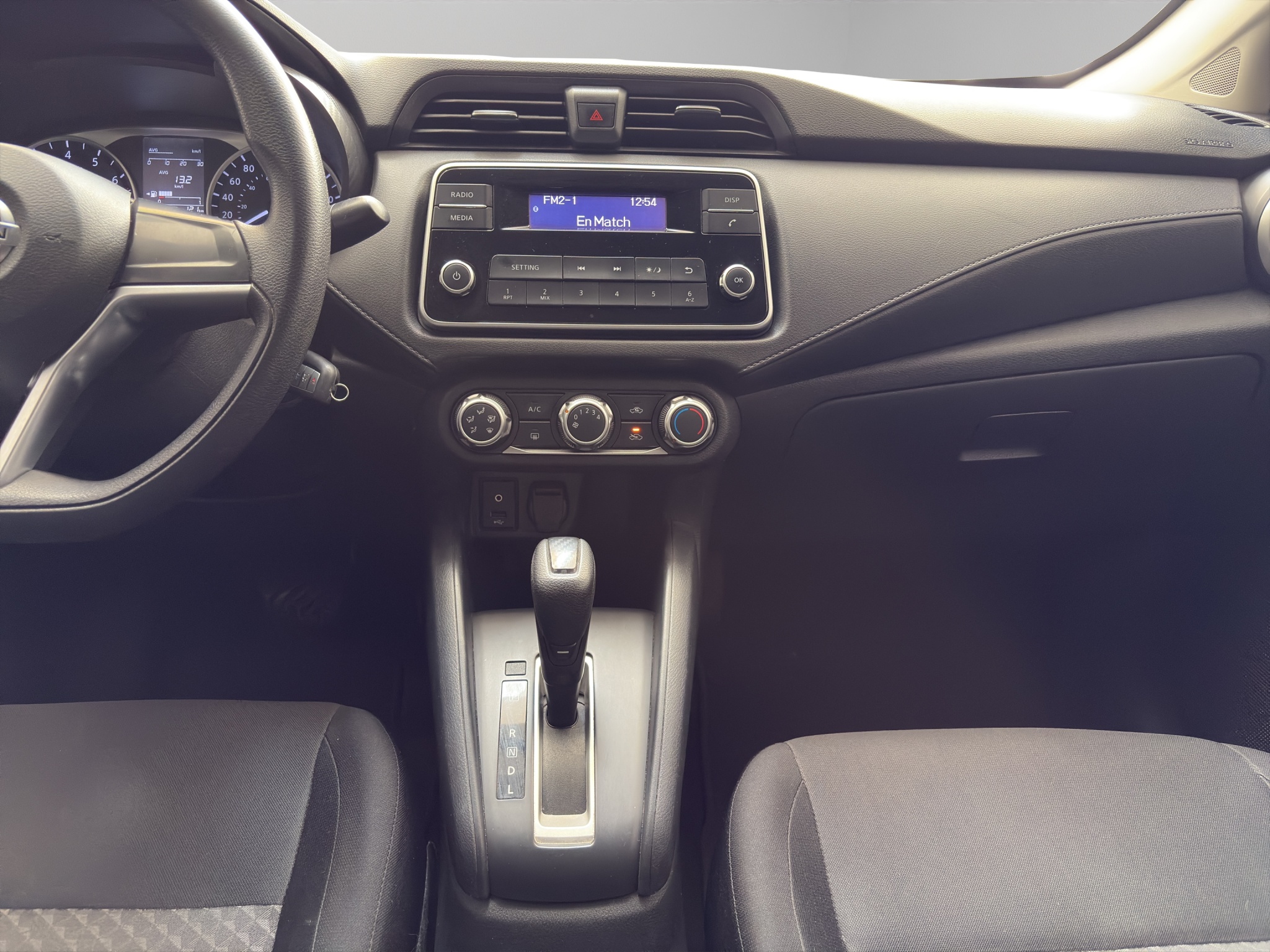 Nissan Versa 4 pts. Sense, CVT, a/ac., VE, R-15 2021