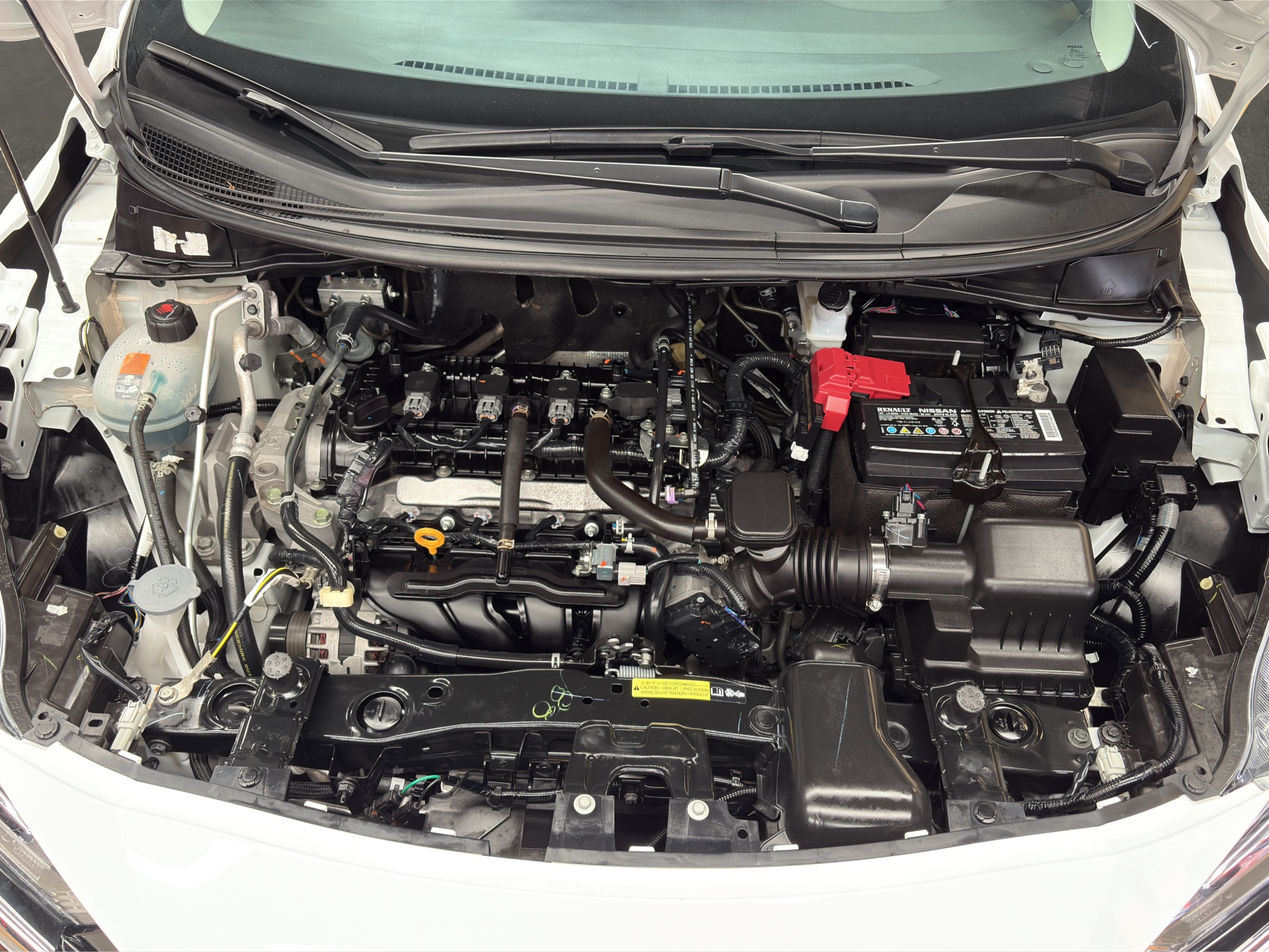 Nissan Versa 4 pts. Sense, CVT, a/ac., R-15 2024