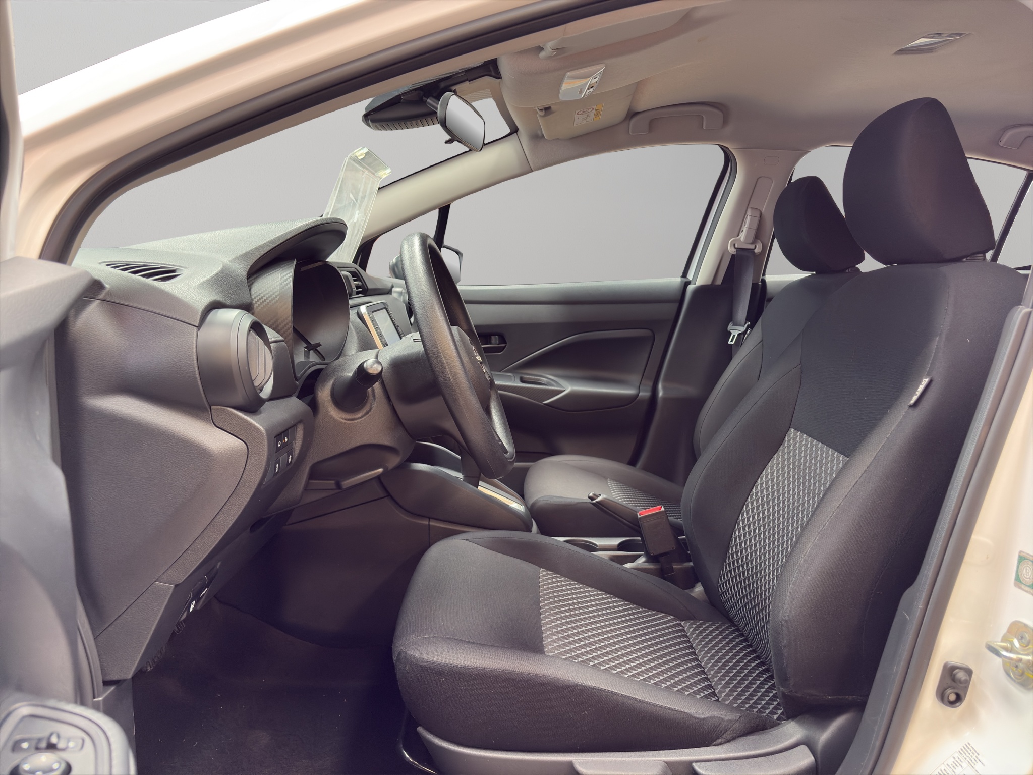 Nissan Versa 4 pts. Sense, CVT, a/ac., R-15 2024