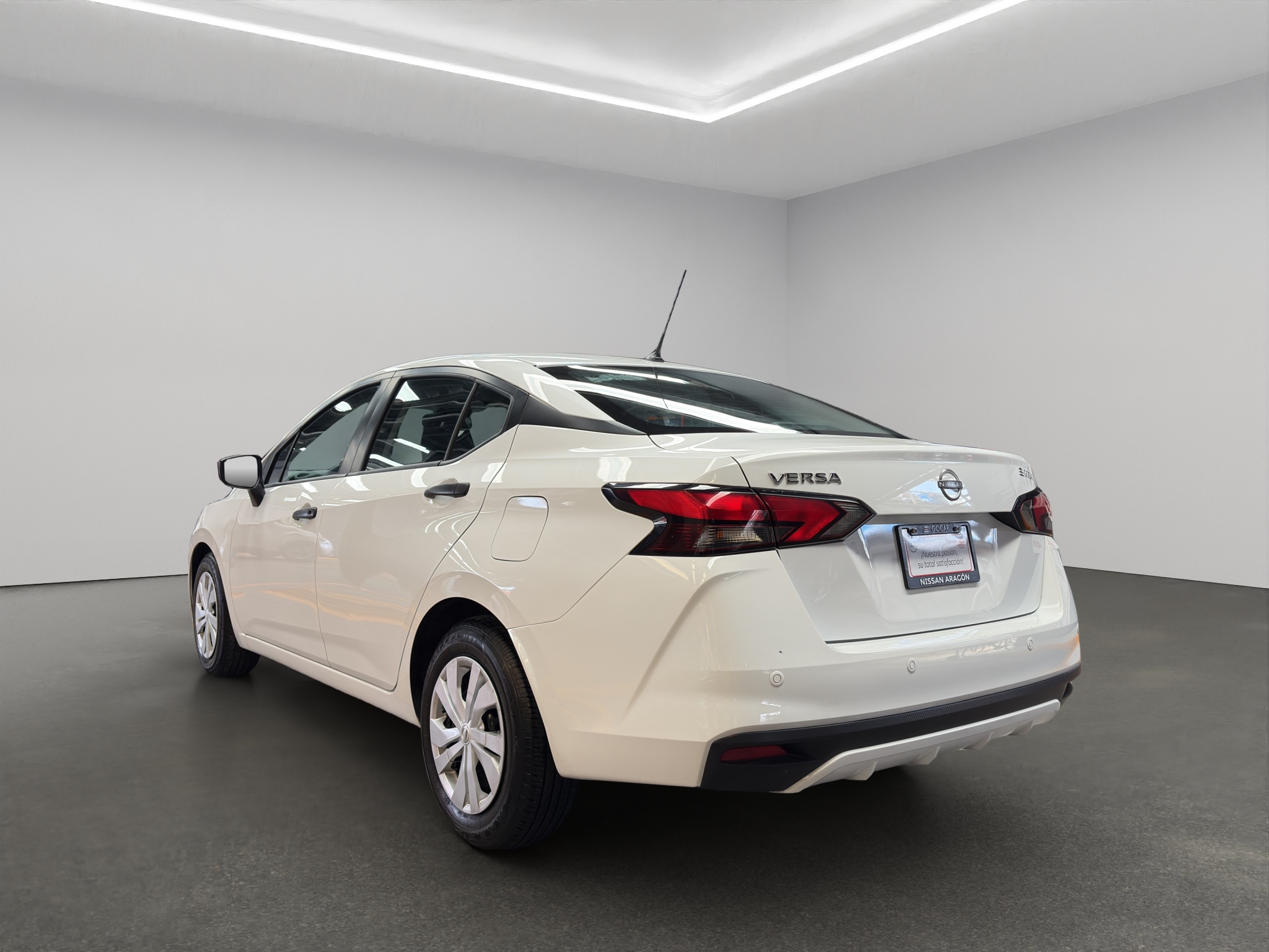 Nissan Versa 4 pts. Sense, CVT, a/ac., R-15 2024