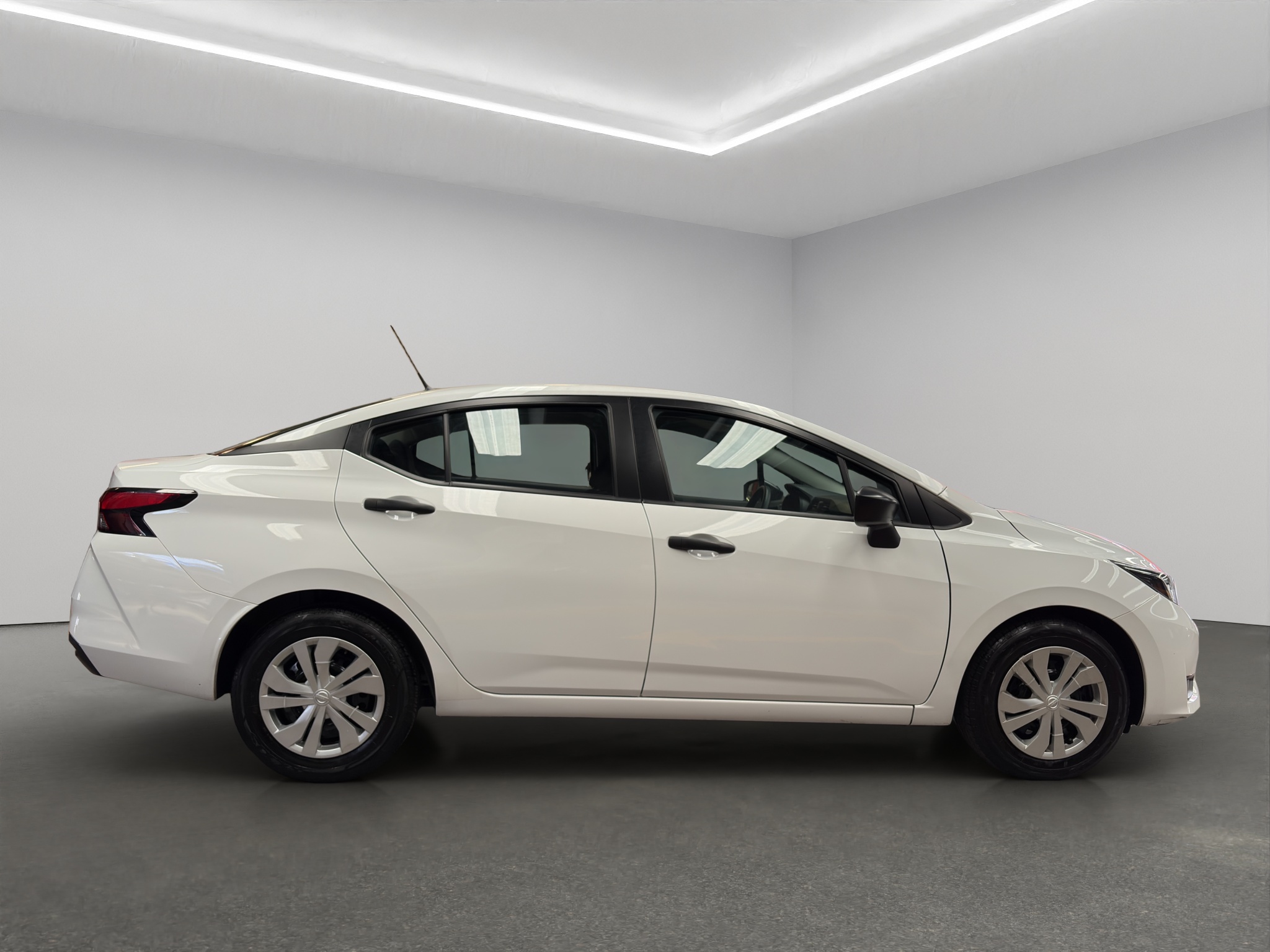 Nissan Versa 4 pts. Sense, CVT, a/ac., R-15 2024