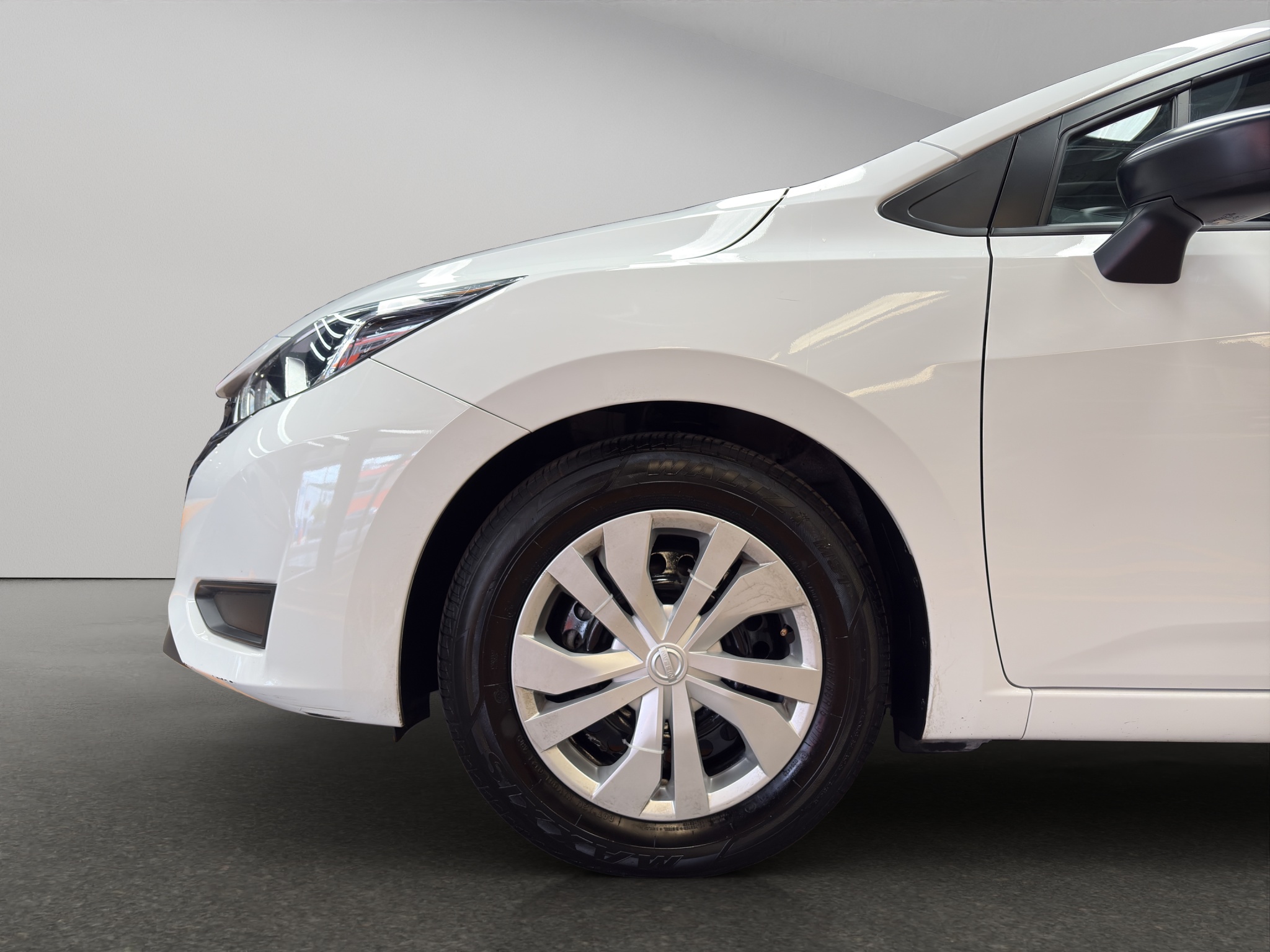 Nissan Versa 4 pts. Sense, CVT, a/ac., R-15 2024