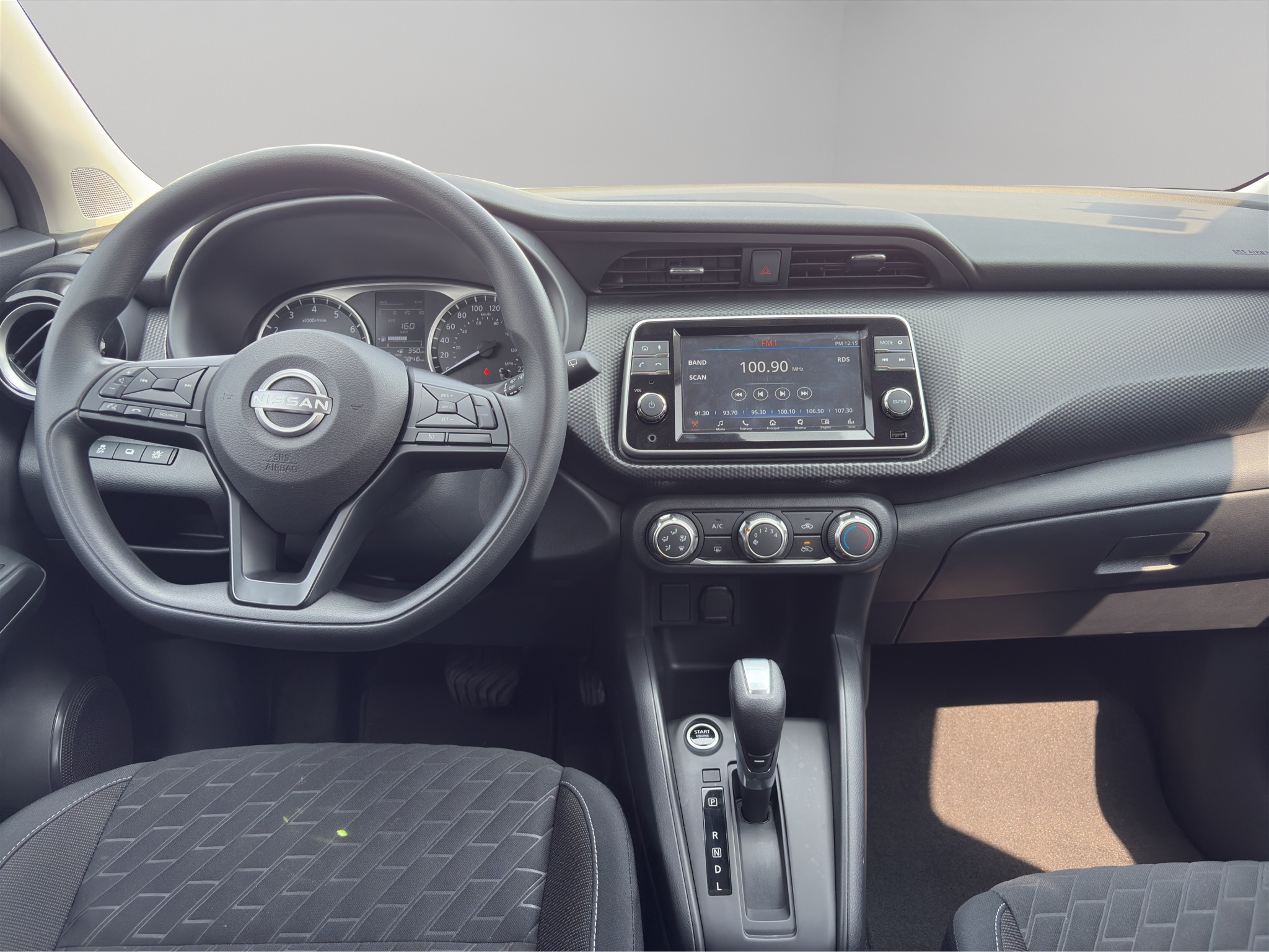 Nissan Kicks  5 pts. Play Advance, 1.6l, TM5, RA-17 (línea nueva) 2025