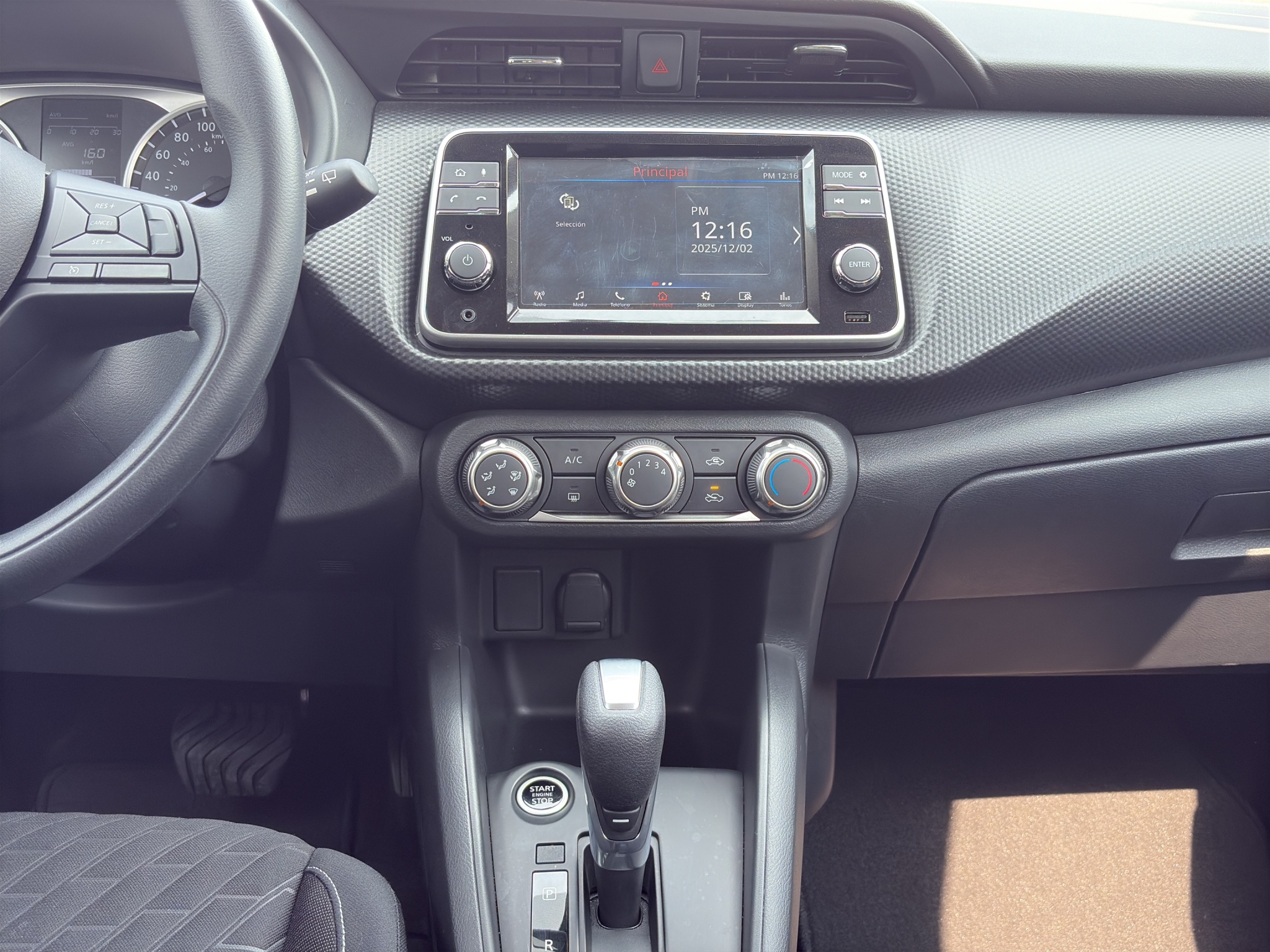 Nissan Kicks  5 pts. Play Advance, 1.6l, TM5, RA-17 (línea nueva) 2025