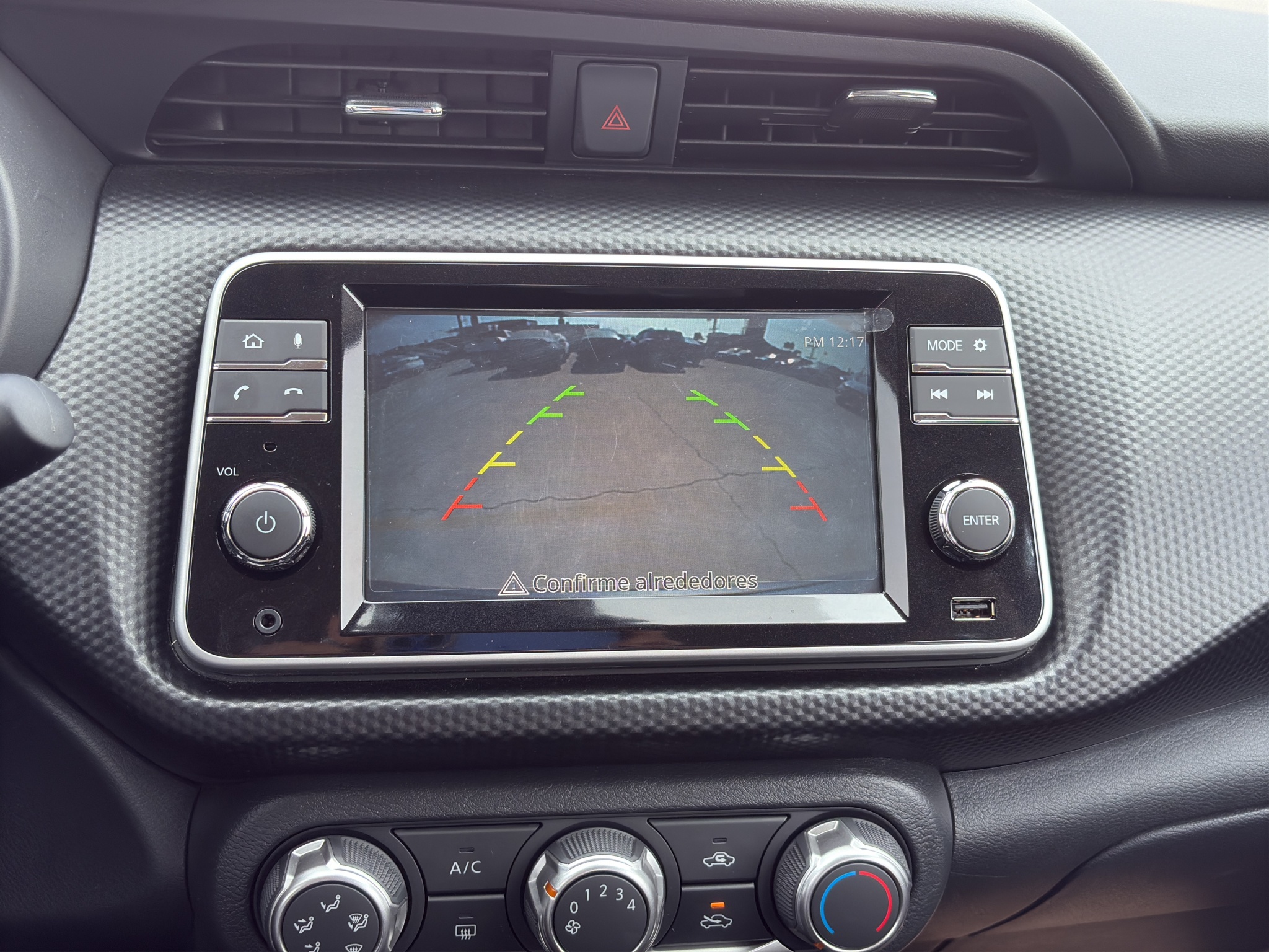 Nissan Kicks  5 pts. Play Advance, 1.6l, TM5, RA-17 (línea nueva) 2025