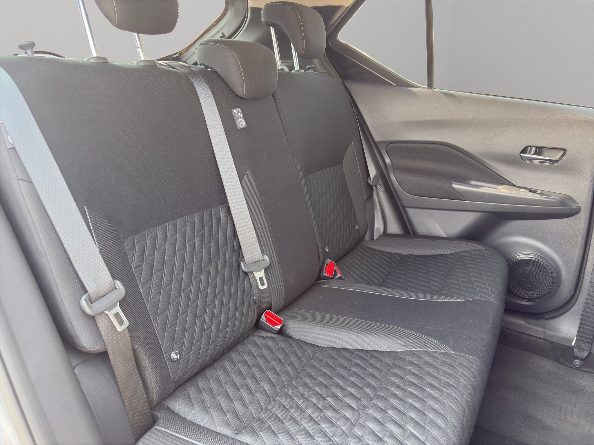 Nissan Kicks  5 pts. Play Advance, 1.6l, TM5, RA-17 (línea nueva) 2025