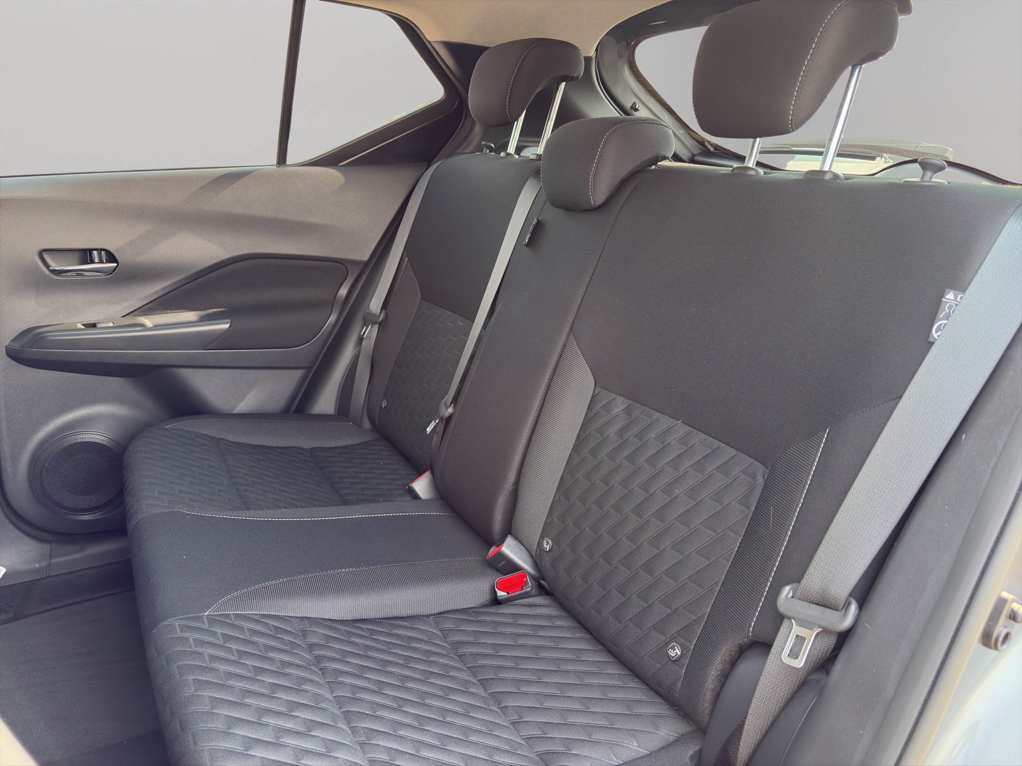 Nissan Kicks  5 pts. Play Advance, 1.6l, TM5, RA-17 (línea nueva) 2025