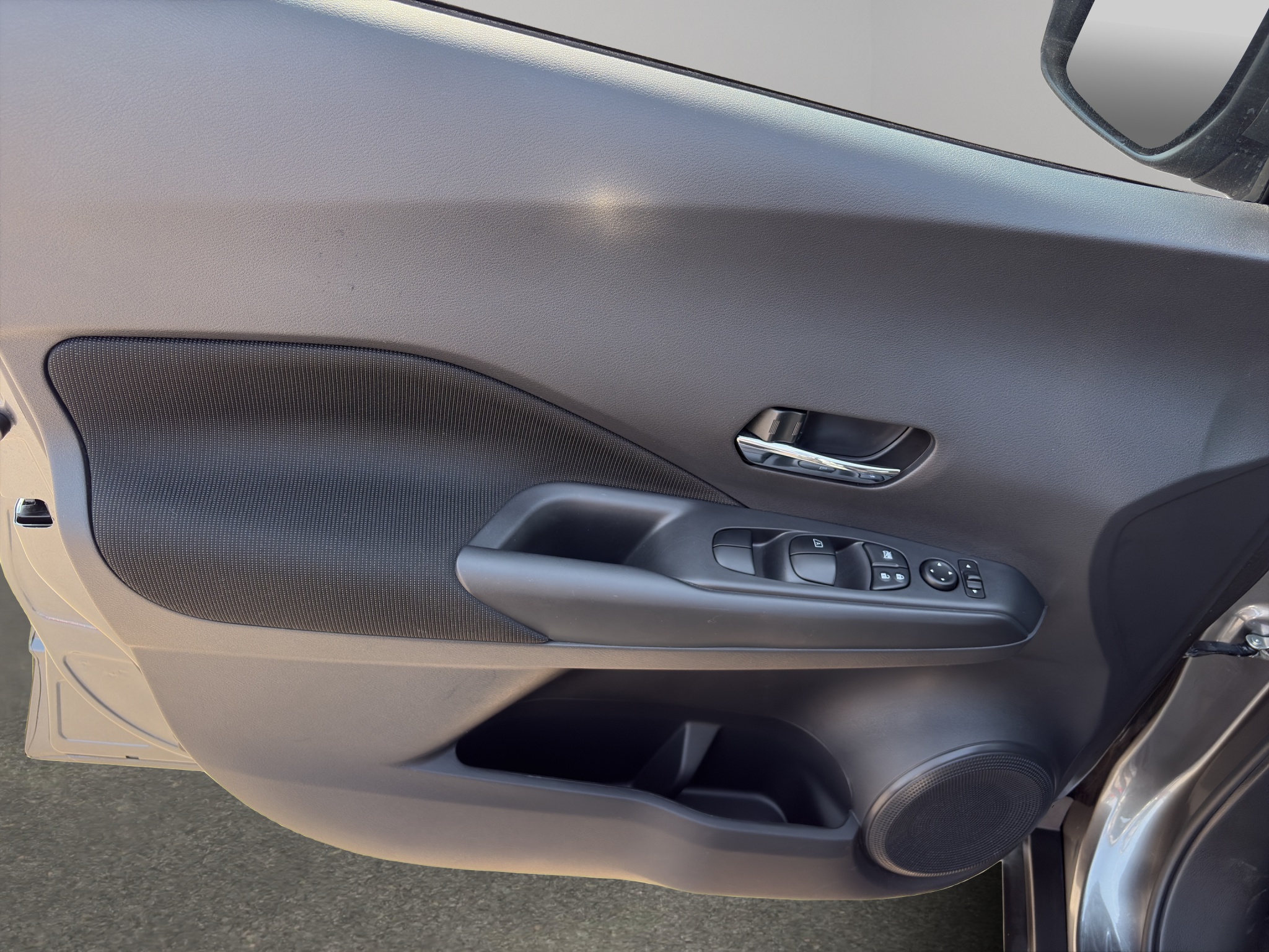 Nissan Kicks  5 pts. Play Advance, 1.6l, TM5, RA-17 (línea nueva) 2025