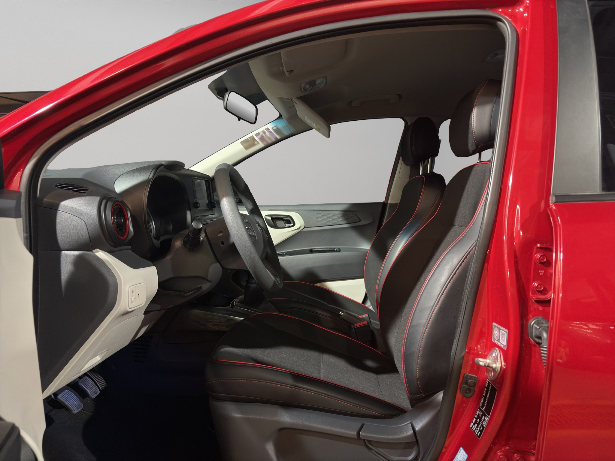 Hyundai Grand i10 4 pts. GL MID, 1.2l, TM5, VE, RA-15 (cambio de línea) 2024