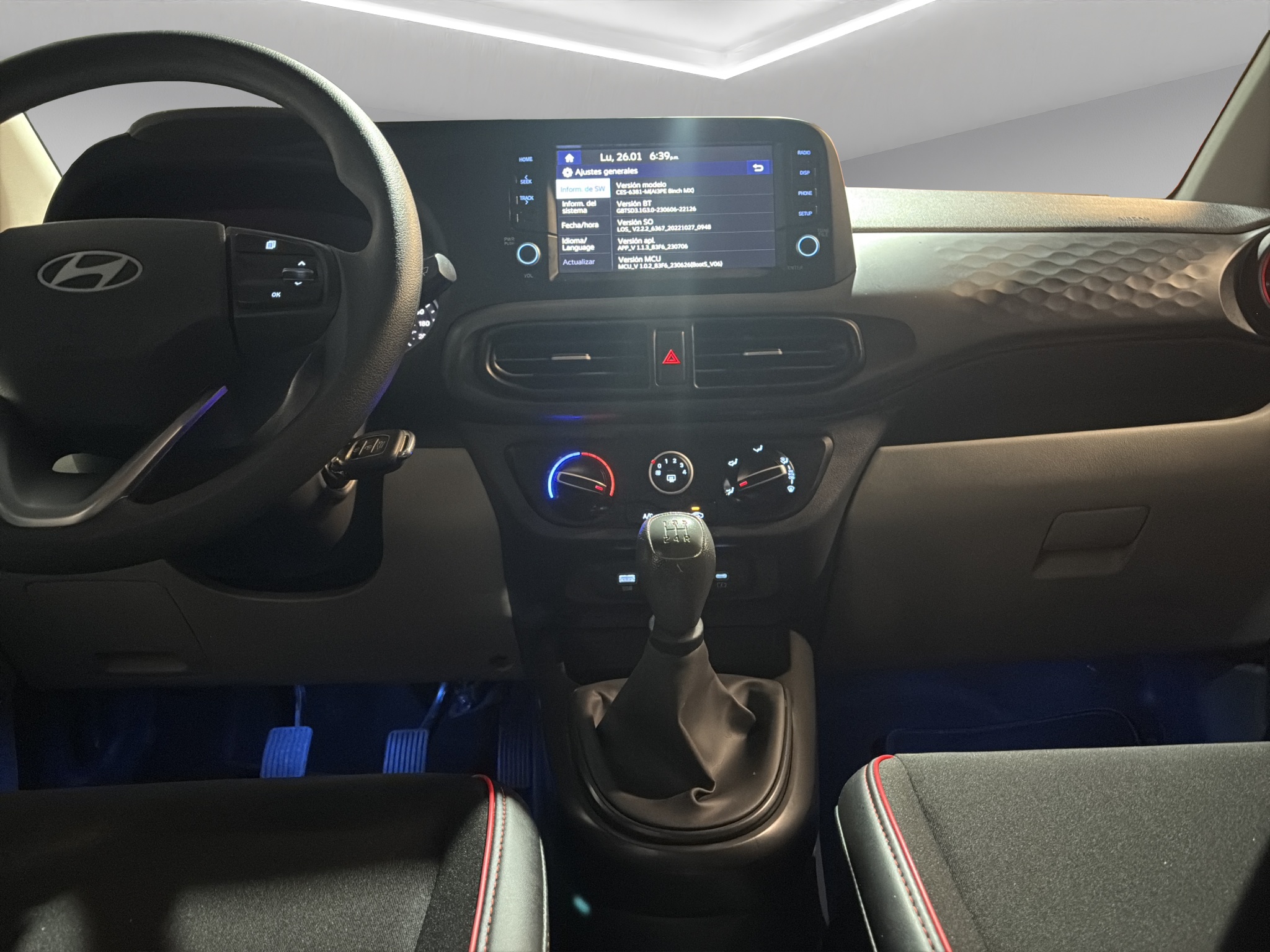 Hyundai Grand i10 4 pts. GL MID, 1.2l, TM5, VE, RA-15 (cambio de línea) 2024