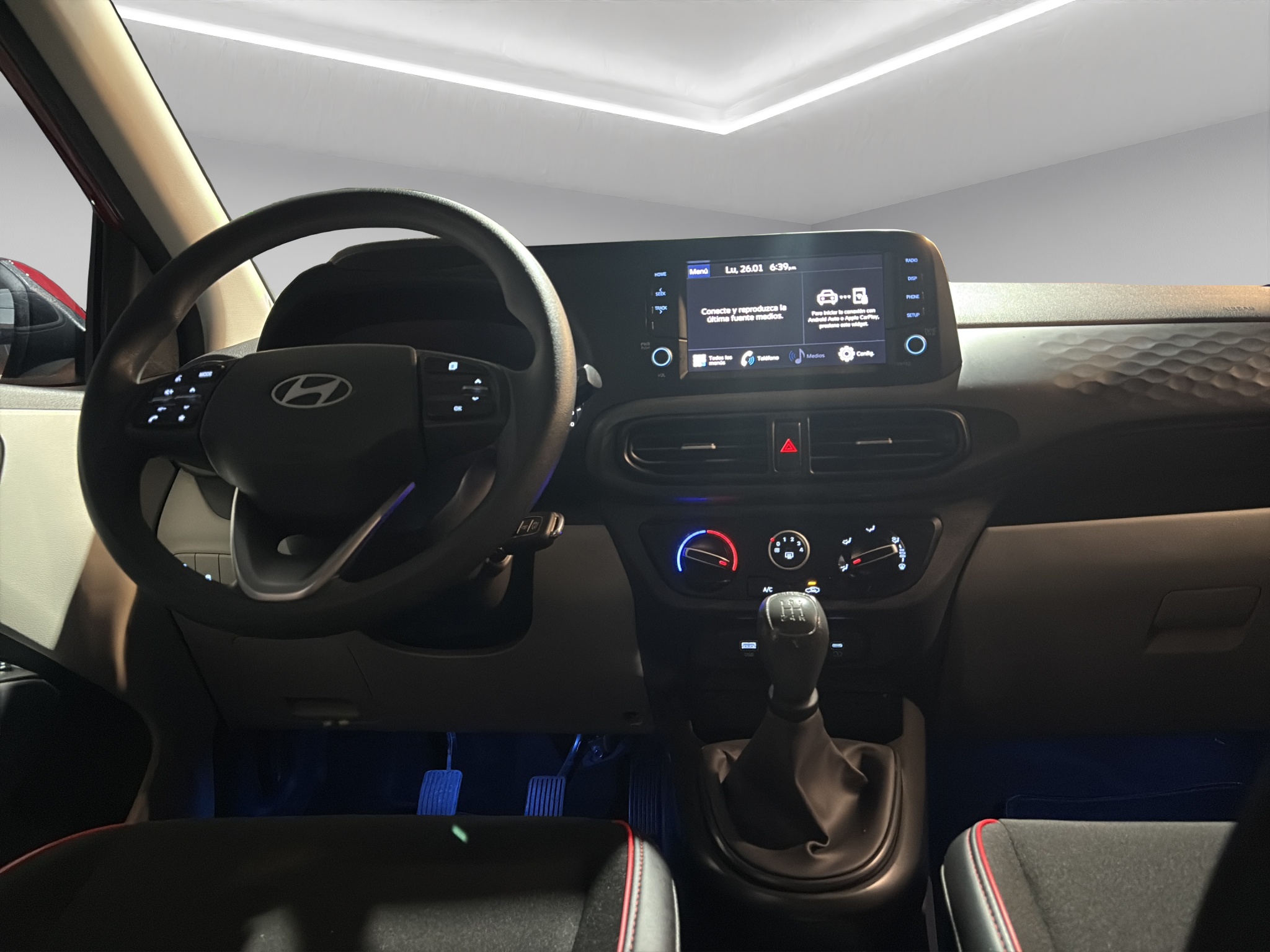 Hyundai Grand i10 4 pts. GL MID, 1.2l, TM5, VE, RA-15 (cambio de línea) 2024