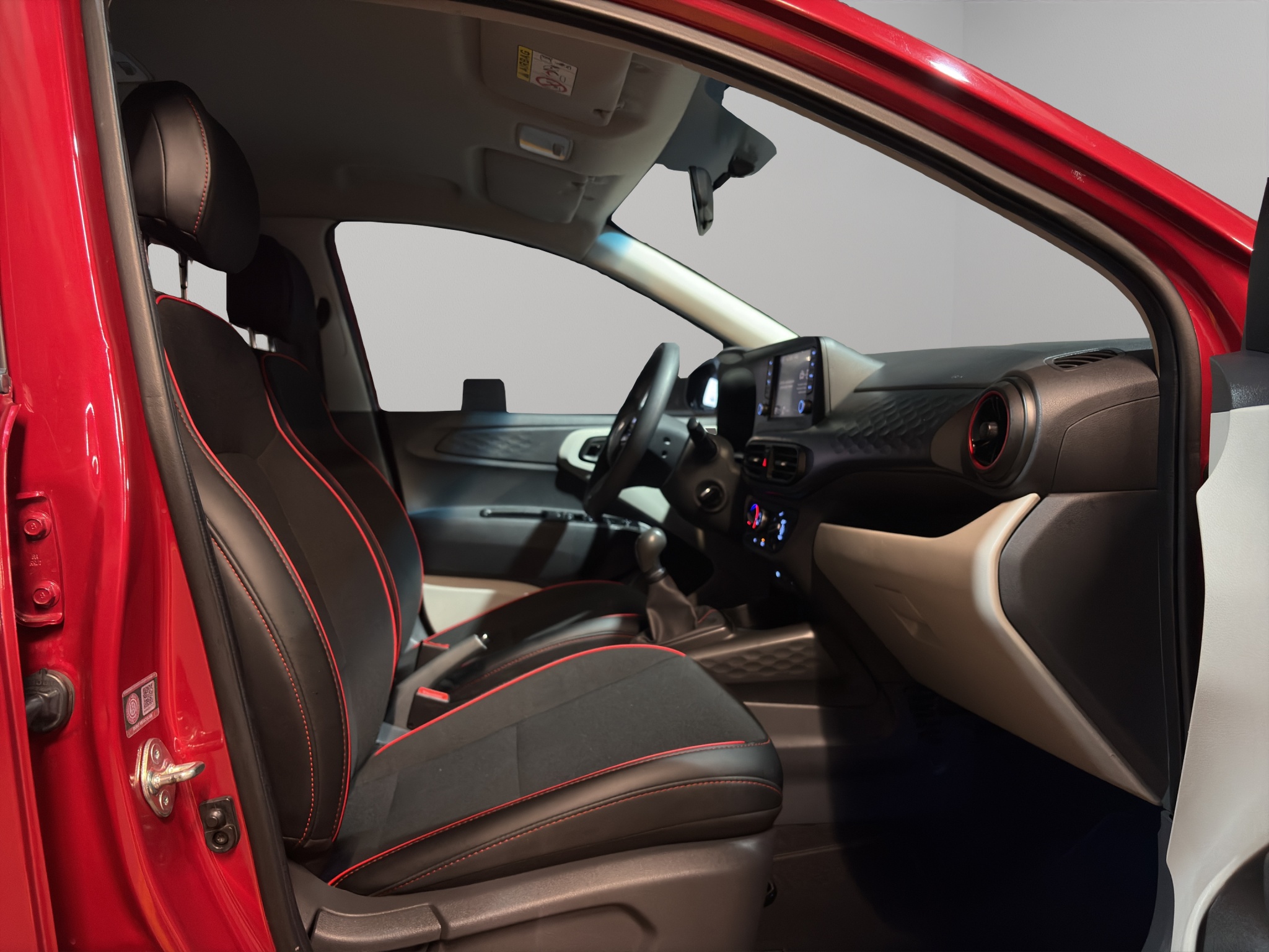 Hyundai Grand i10 4 pts. GL MID, 1.2l, TM5, VE, RA-15 (cambio de línea) 2024