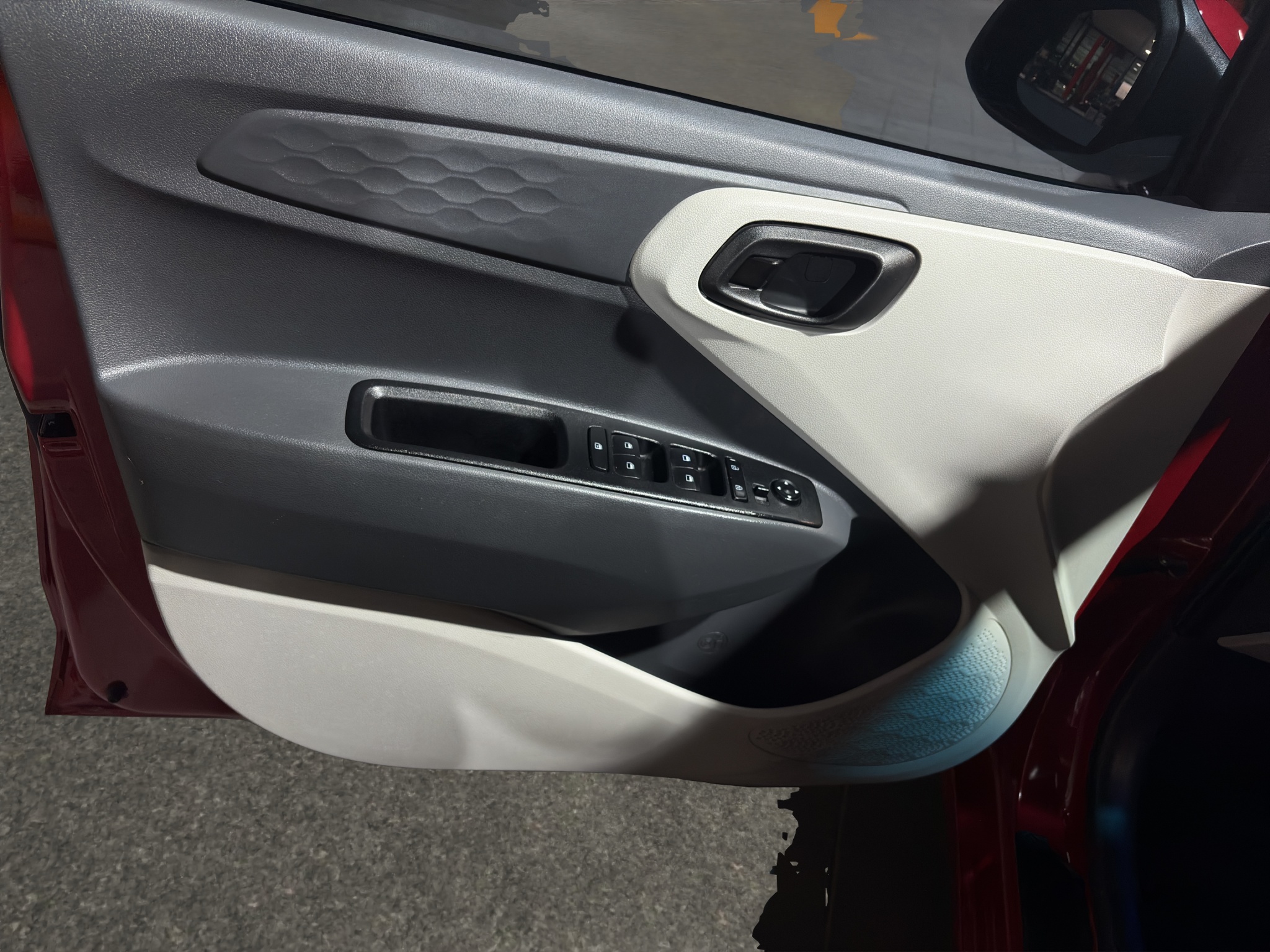 Hyundai Grand i10 4 pts. GL MID, 1.2l, TM5, VE, RA-15 (cambio de línea) 2024