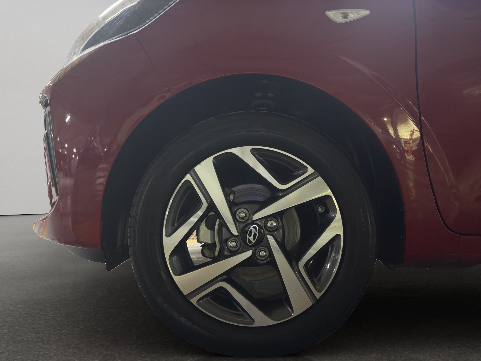 Hyundai Grand i10 4 pts. GL MID, 1.2l, TM5, VE, RA-15 (cambio de línea) 2024