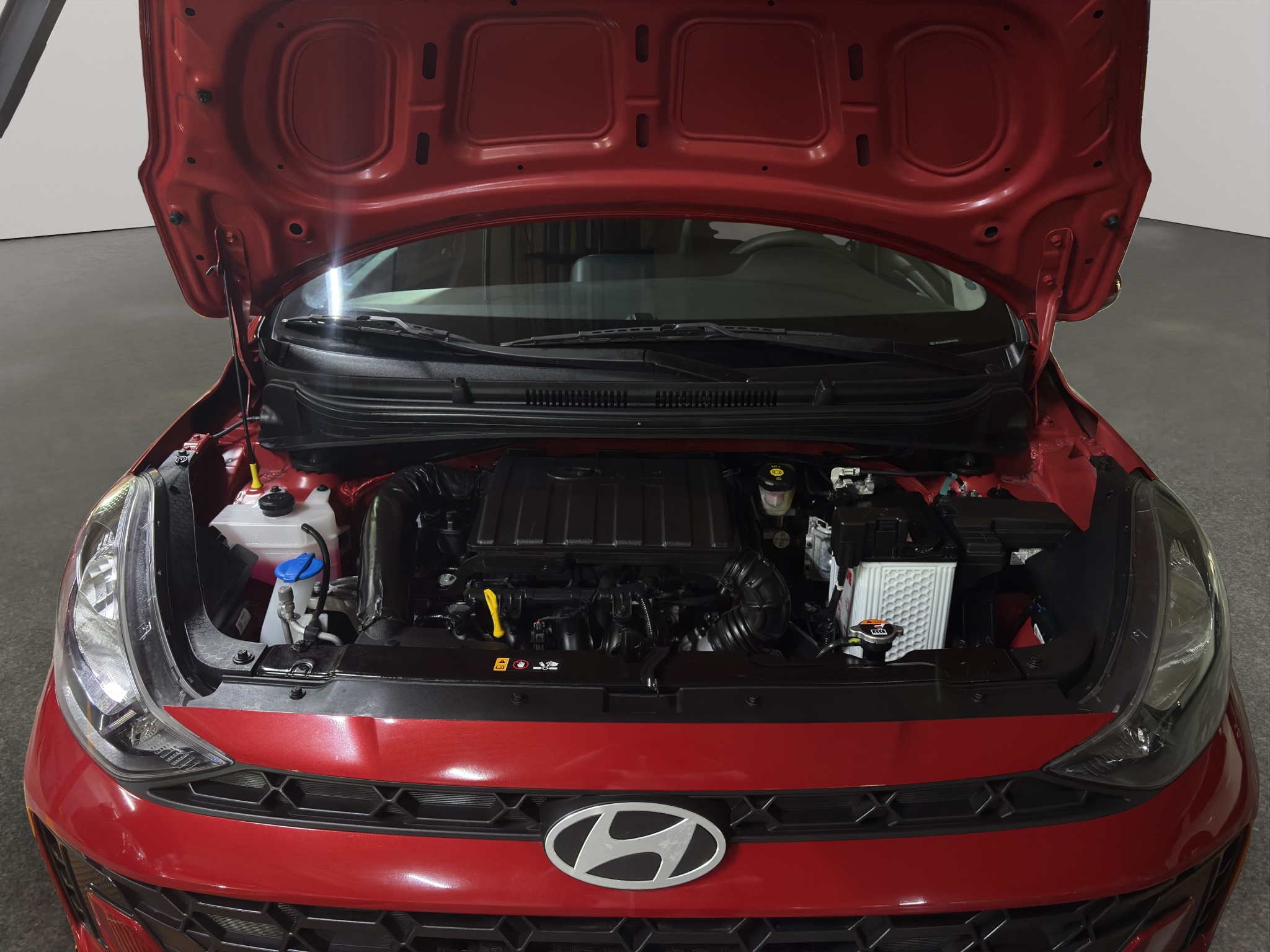 Hyundai Grand i10 4 pts. GL MID, 1.2l, TM5, VE, RA-15 (cambio de línea) 2024