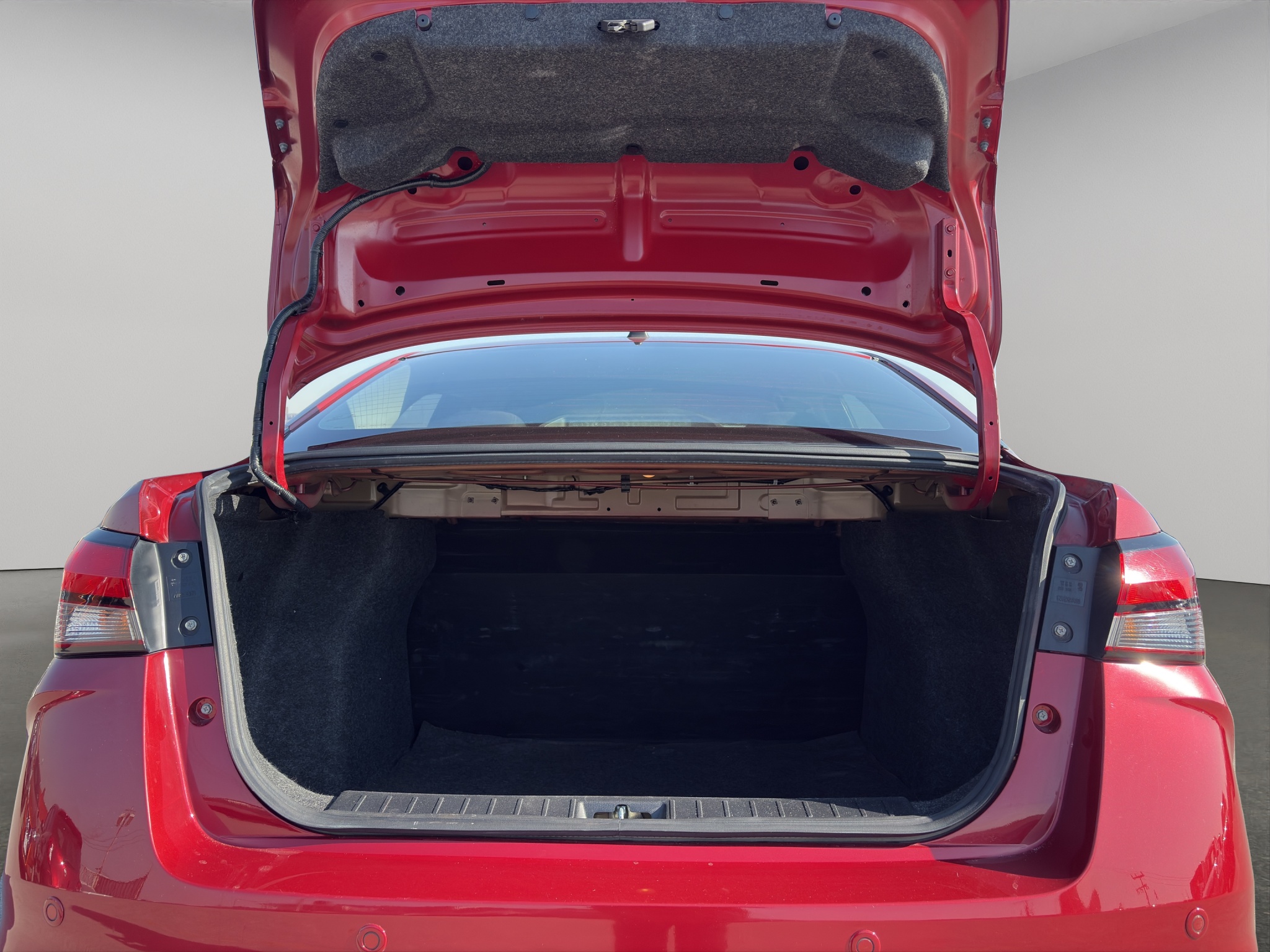 Nissan Versa 4 pts. Sense, CVT, a/ac., VE, R-15 (línea anterior) 2022