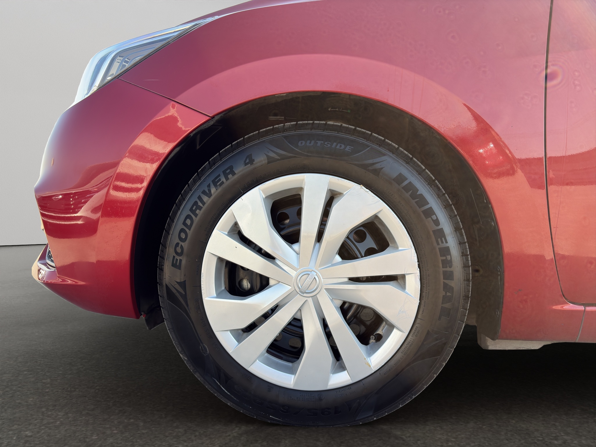 Nissan Versa 4 pts. Sense, CVT, a/ac., VE, R-15 (línea anterior) 2022