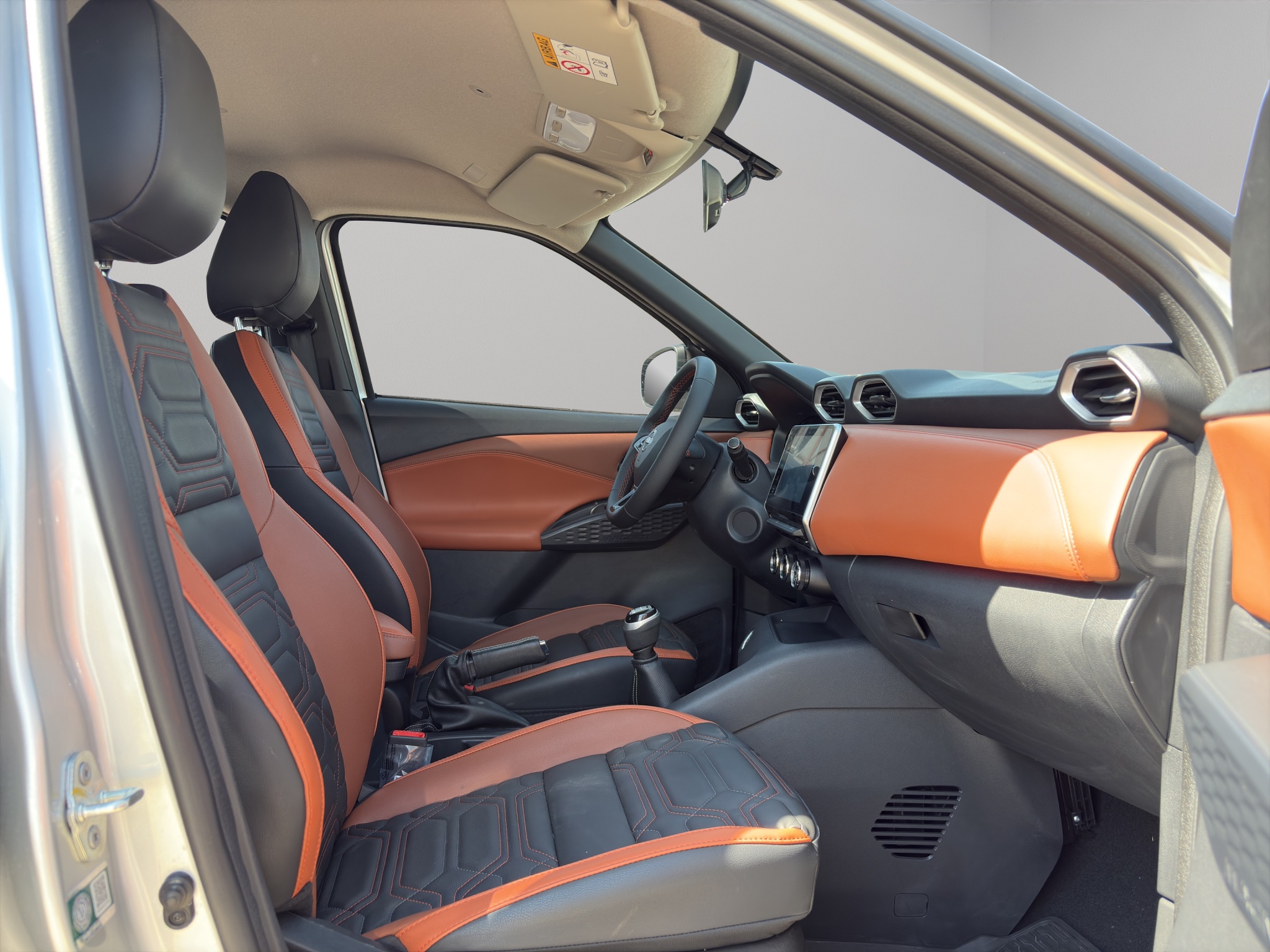 Nissan Magnite  5 pts. Exclusive, 1.0T, TM5, piel, RA-16 2025