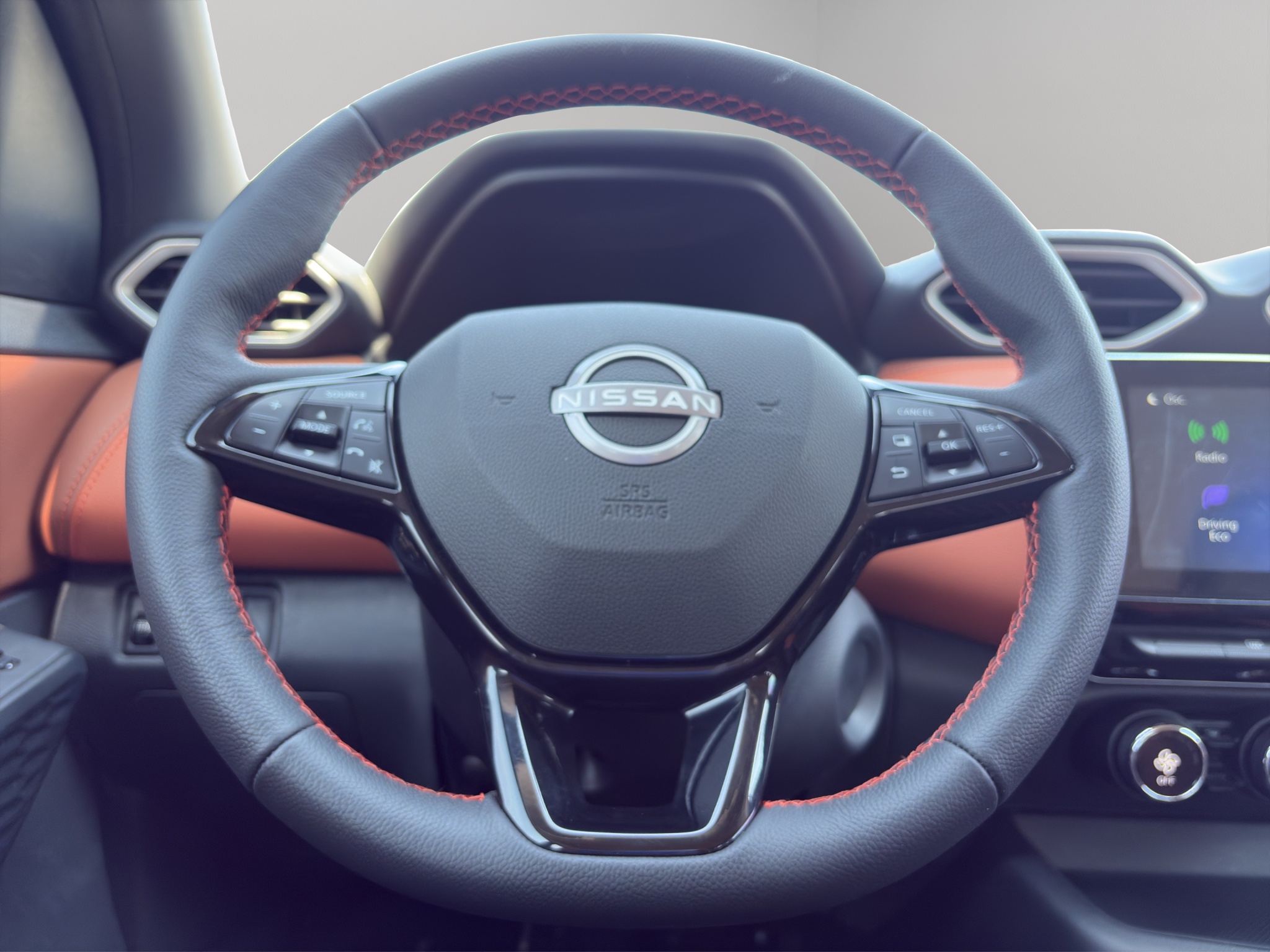 Nissan Magnite  5 pts. Exclusive, 1.0T, TM5, piel, RA-16 2025