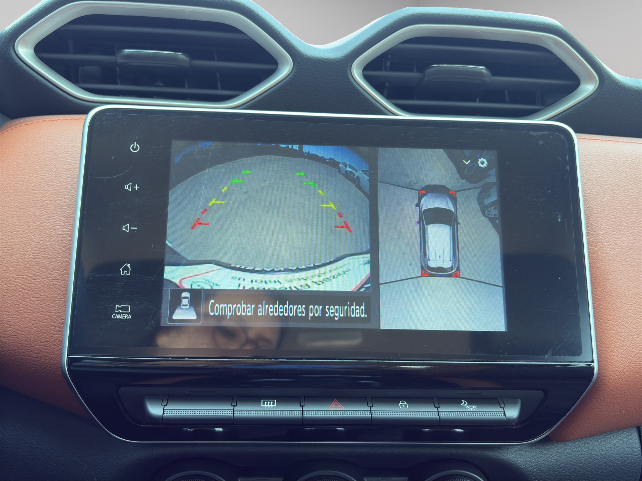 Nissan Magnite  5 pts. Exclusive, 1.0T, TM5, piel, RA-16 2025