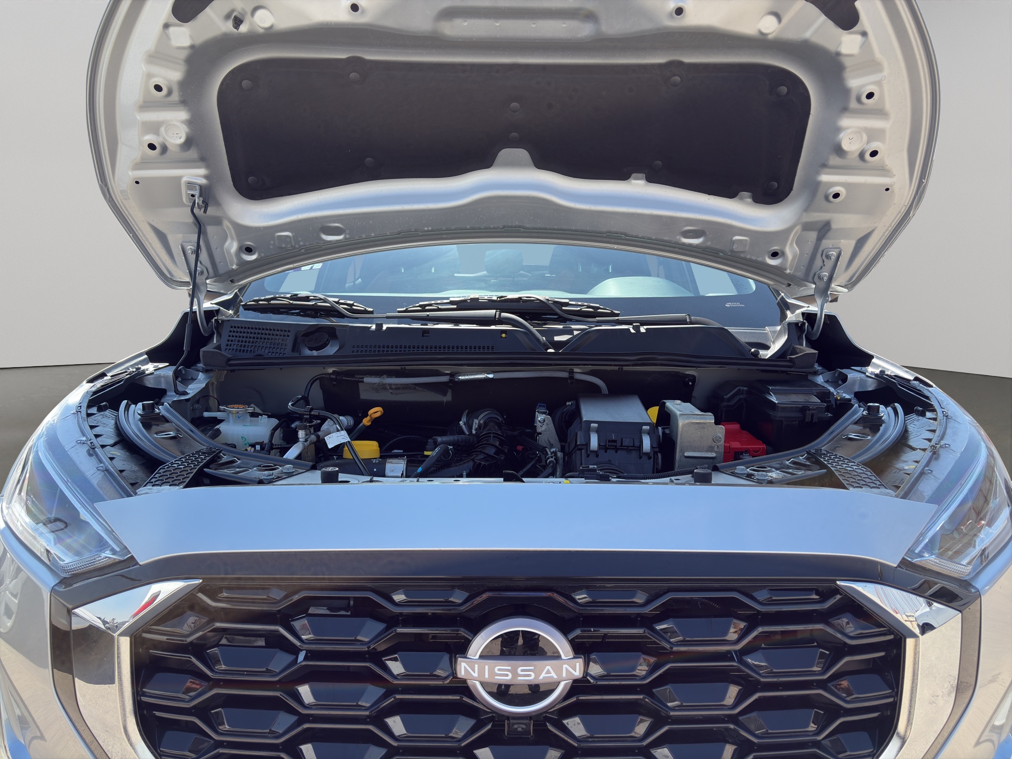 Nissan Magnite  5 pts. Exclusive, 1.0T, TM5, piel, RA-16 2025