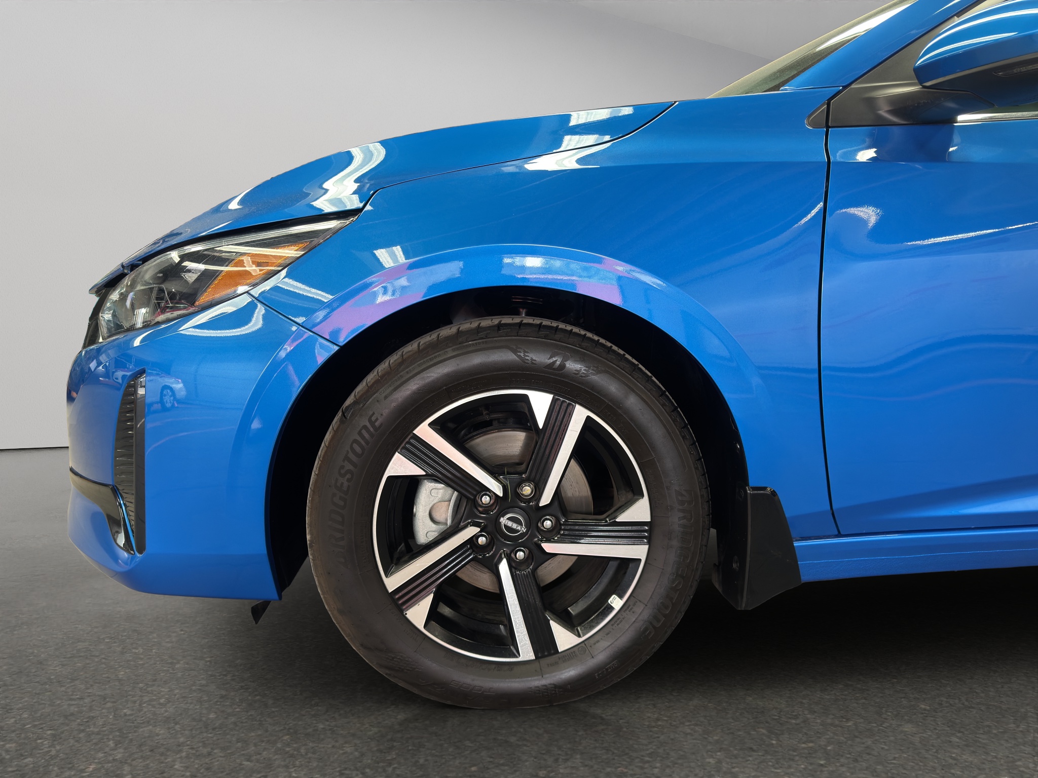 Nissan Sentra 4 pts. Advance, CVT, a/ac., f.niebla, RA-16 (línea anterior) 2025