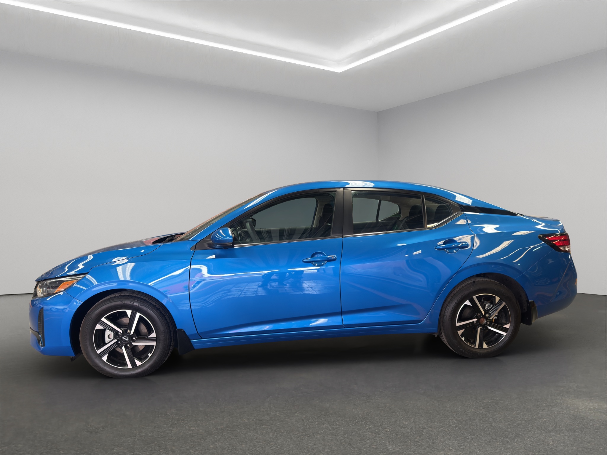 Nissan Sentra 4 pts. Advance, CVT, a/ac., f.niebla, RA-16 (línea anterior) 2025