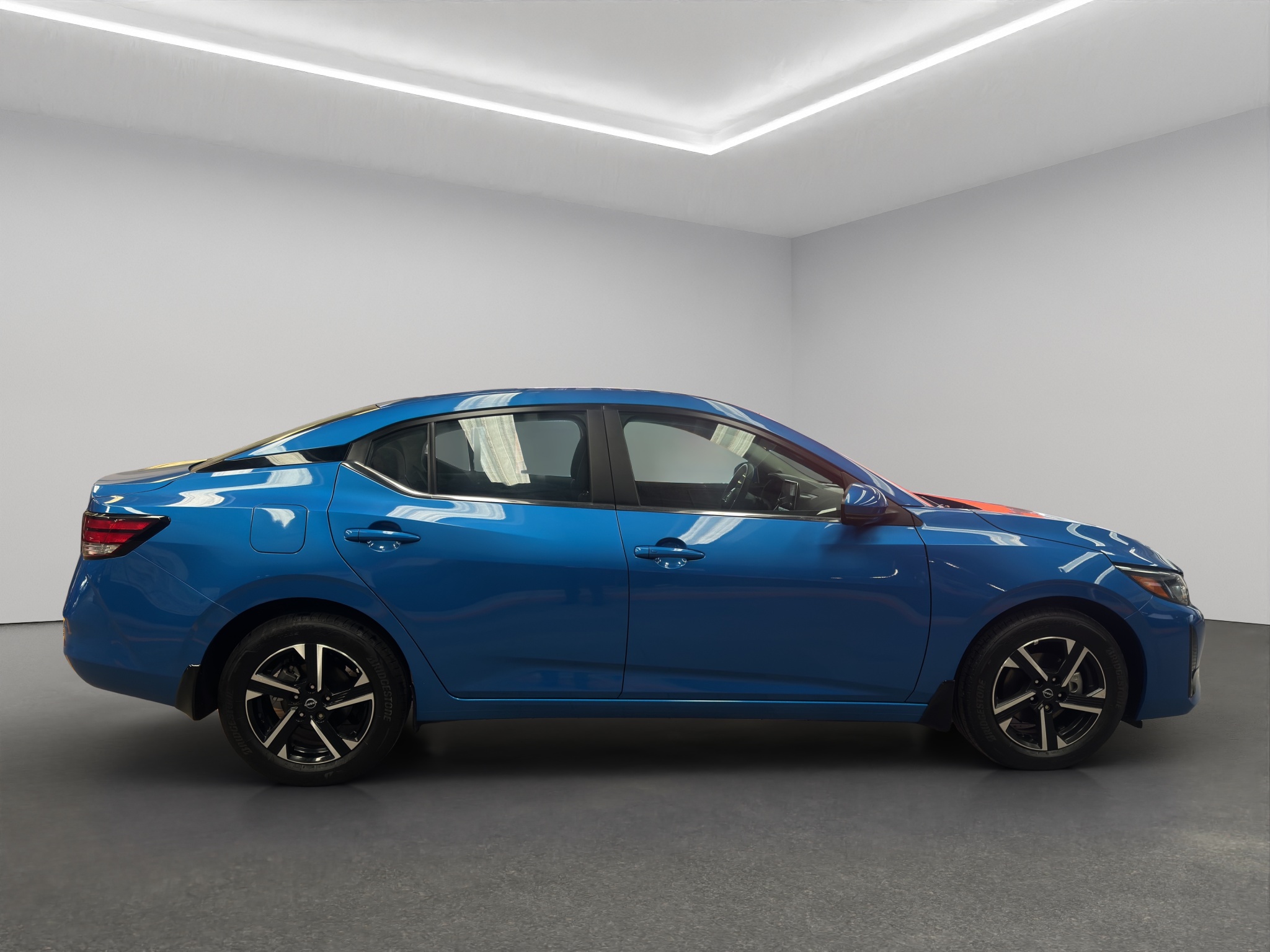 Nissan Sentra 4 pts. Advance, CVT, a/ac., f.niebla, RA-16 (línea anterior) 2025