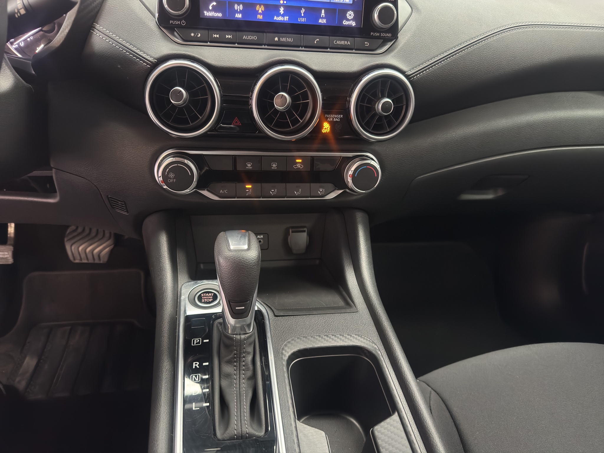 Nissan Sentra 4 pts. Advance, CVT, a/ac., f.niebla, RA-16 (línea anterior) 2025