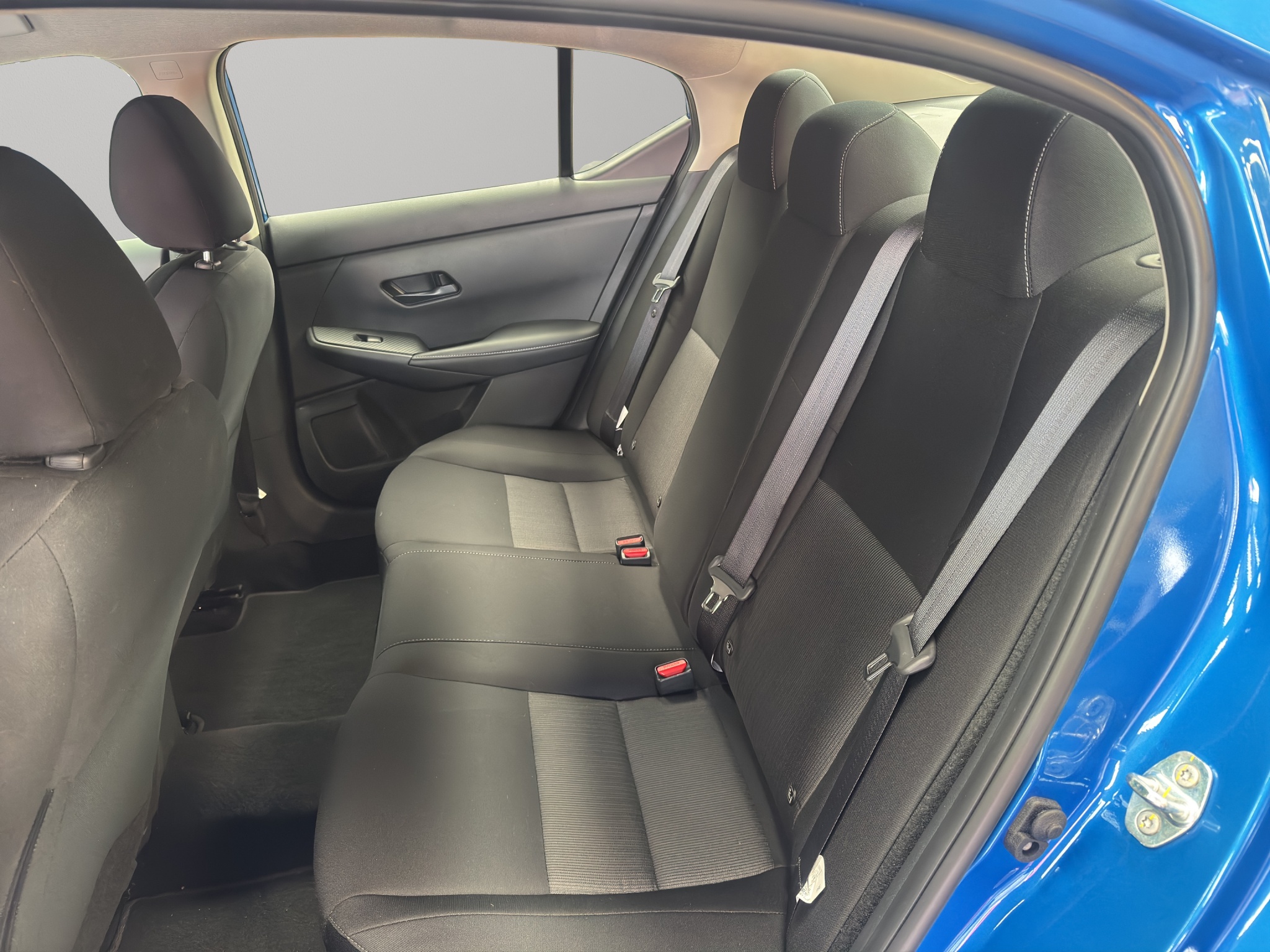 Nissan Sentra 4 pts. Advance, CVT, a/ac., f.niebla, RA-16 (línea anterior) 2025