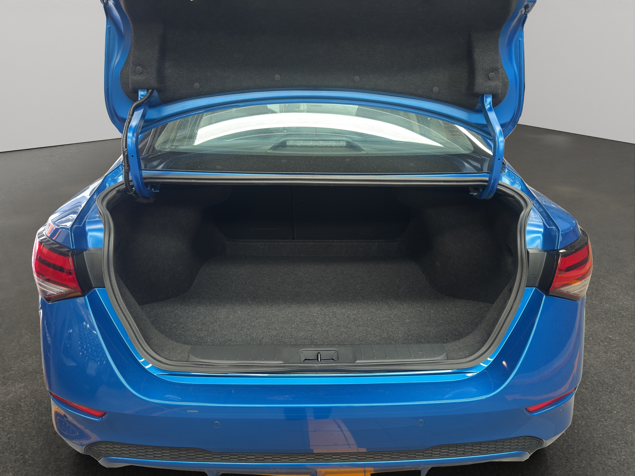 Nissan Sentra 4 pts. Advance, CVT, a/ac., f.niebla, RA-16 (línea anterior) 2025