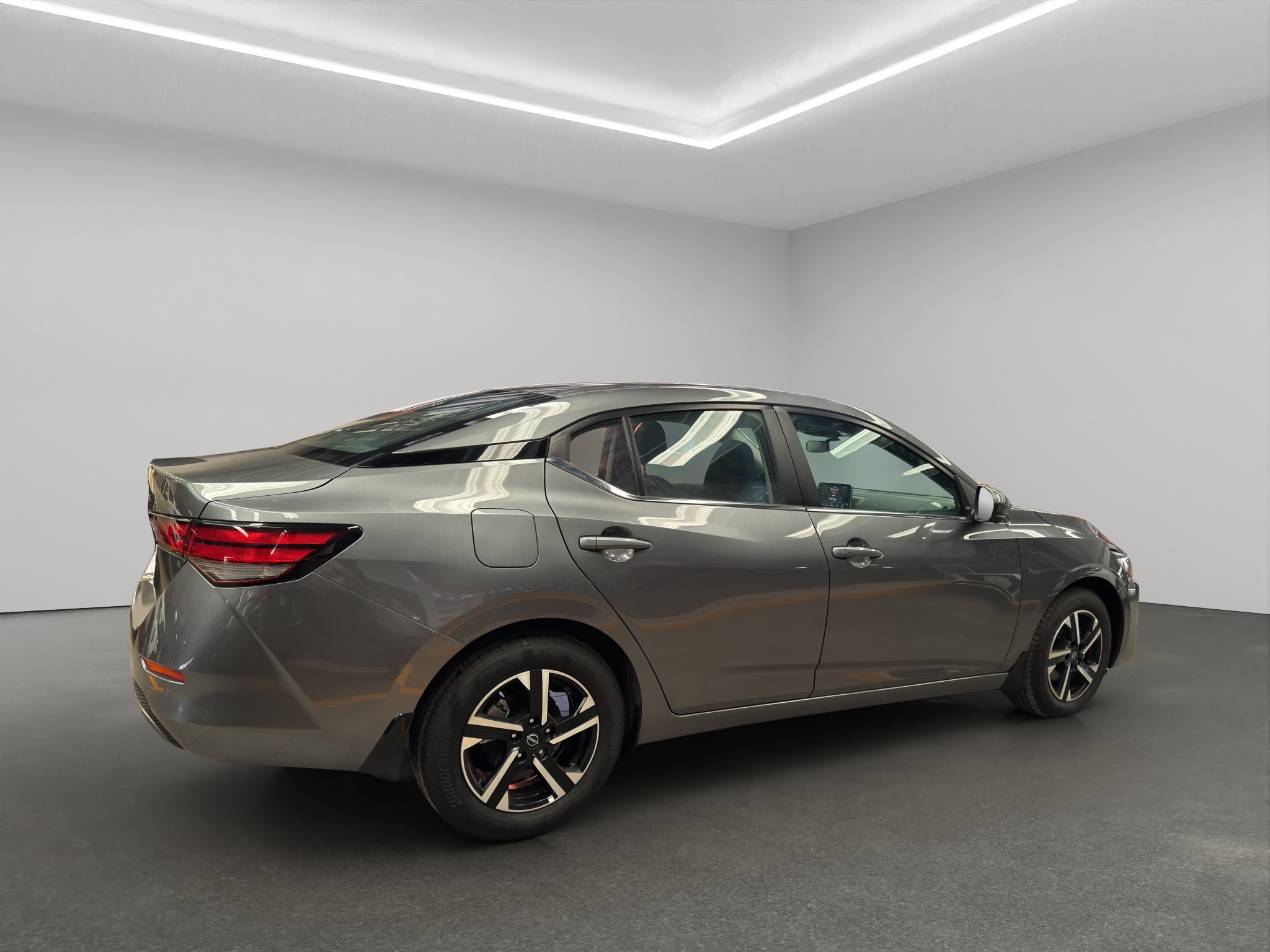 Nissan Sentra 4 pts. Advance, TM6, a/ac., f. niebla, RA-16 (línea anterior) 2025