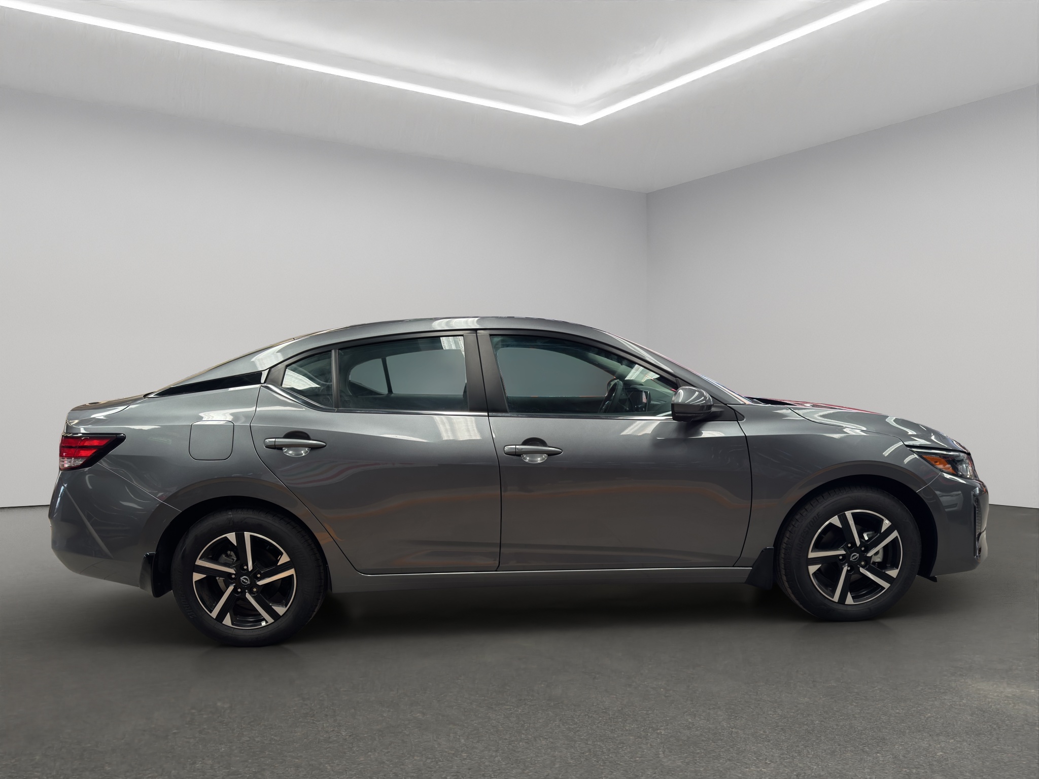 Nissan Sentra 4 pts. Advance, TM6, a/ac., f. niebla, RA-16 (línea anterior) 2025