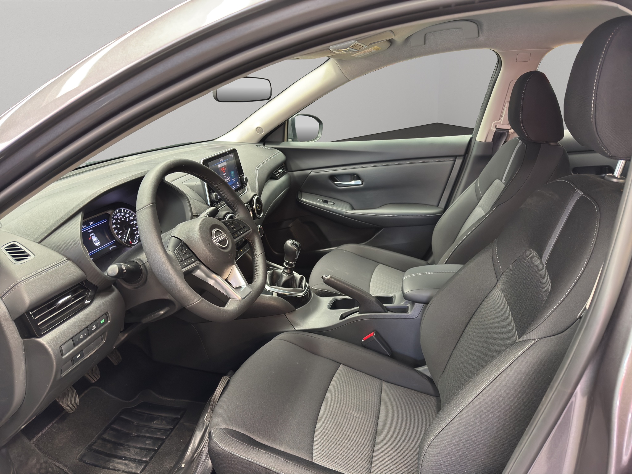 Nissan Sentra 4 pts. Advance, TM6, a/ac., f. niebla, RA-16 (línea anterior) 2025