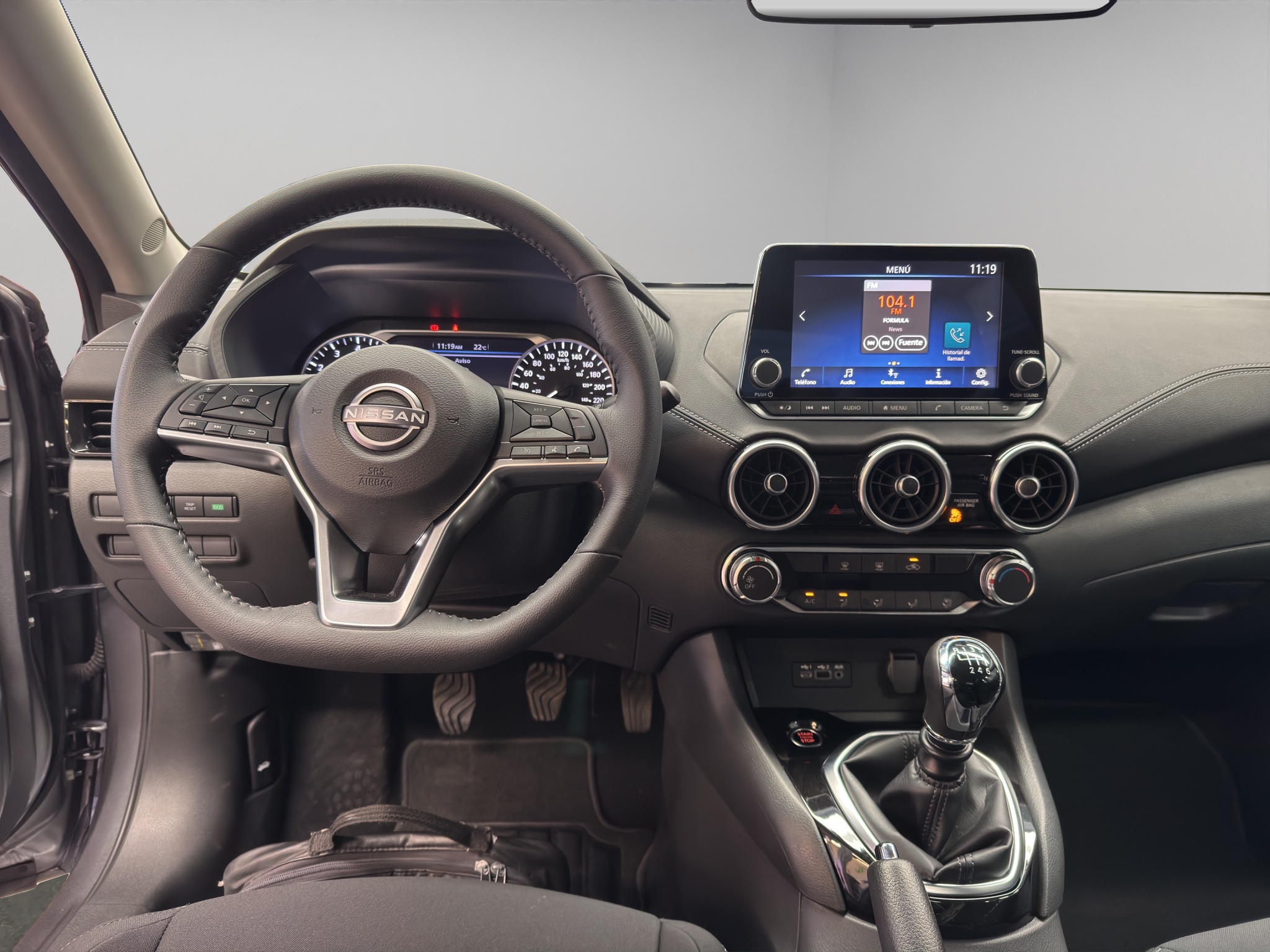 Nissan Sentra 4 pts. Advance, TM6, a/ac., f. niebla, RA-16 (línea anterior) 2025