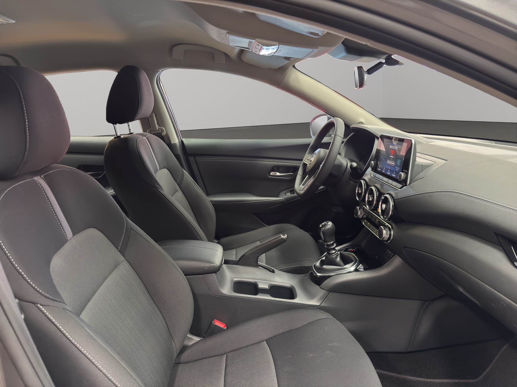 Nissan Sentra 4 pts. Advance, TM6, a/ac., f. niebla, RA-16 (línea anterior) 2025