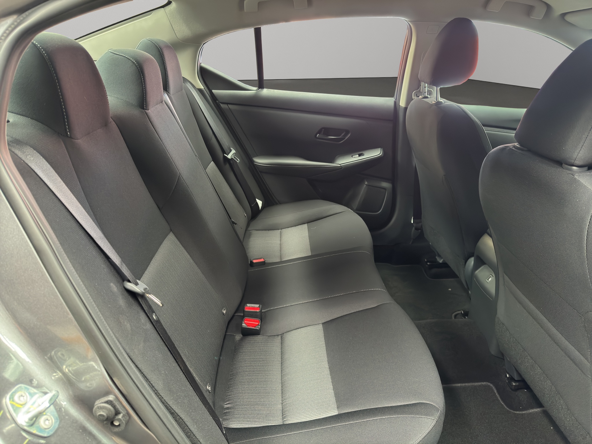 Nissan Sentra 4 pts. Advance, TM6, a/ac., f. niebla, RA-16 (línea anterior) 2025