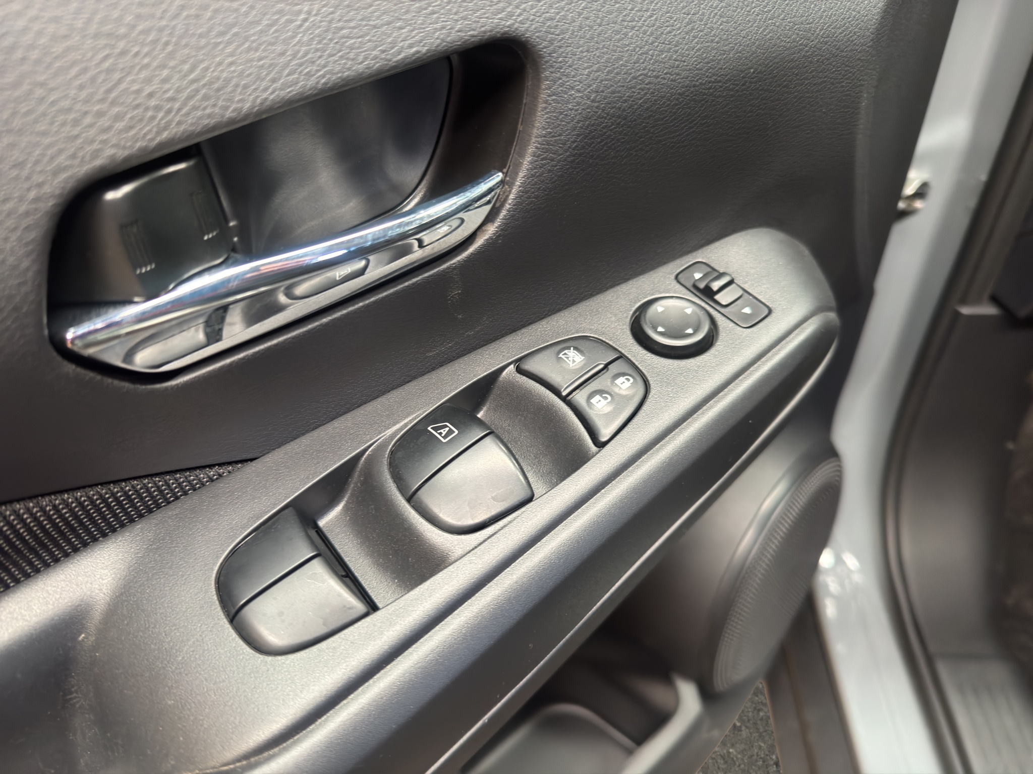 Nissan Kicks  5 pts. Play Advance, 1.6l, CVT, RA-17 (línea nueva) 2025