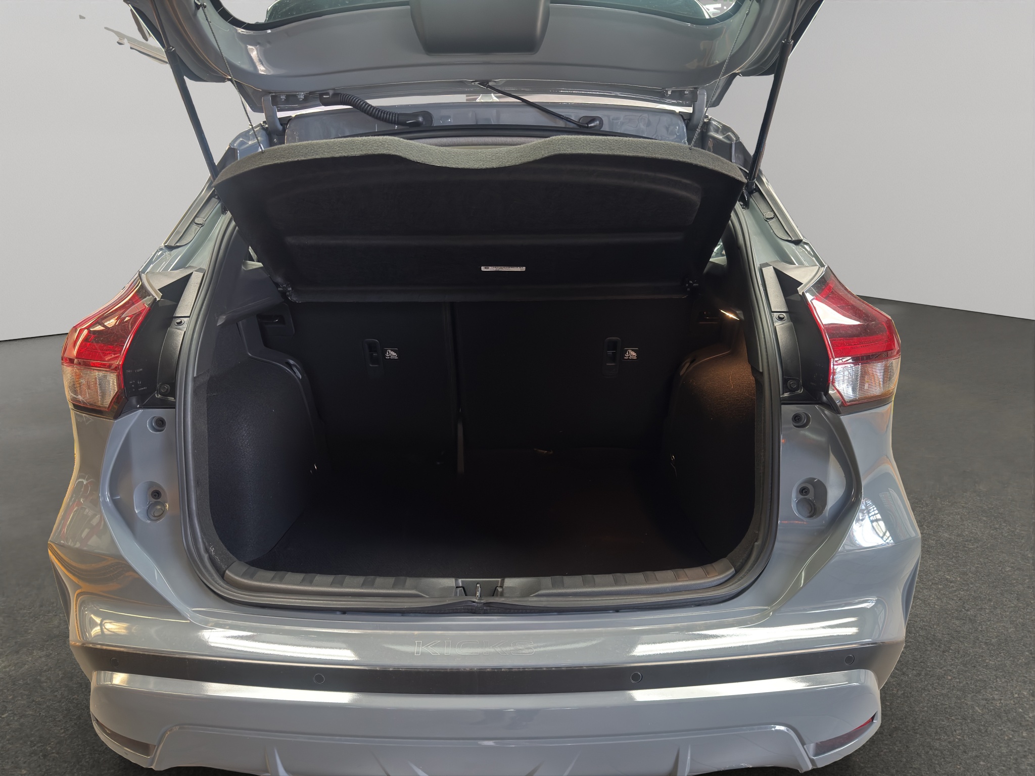 Nissan Kicks  5 pts. Play Advance, 1.6l, CVT, RA-17 (línea nueva) 2025