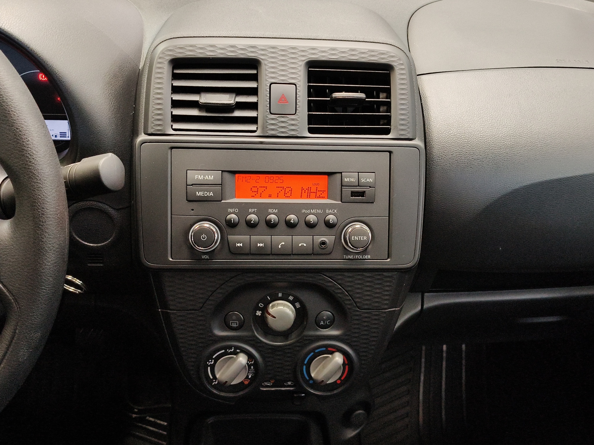 Nissan March 5 pts. HB Sense, TM5, a/ac., R-14 2025