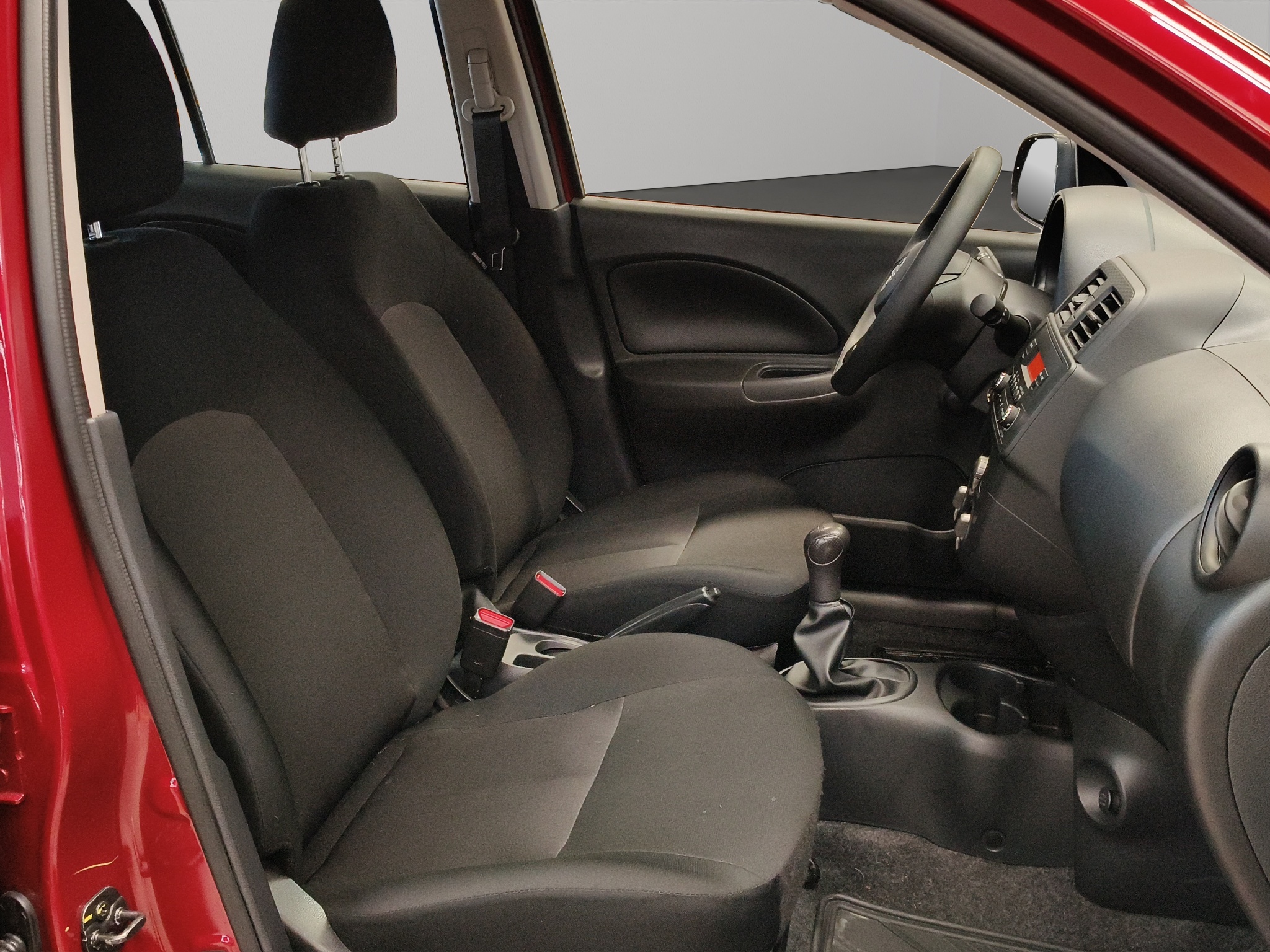 Nissan March 5 pts. HB Sense, TM5, a/ac., R-14 2025