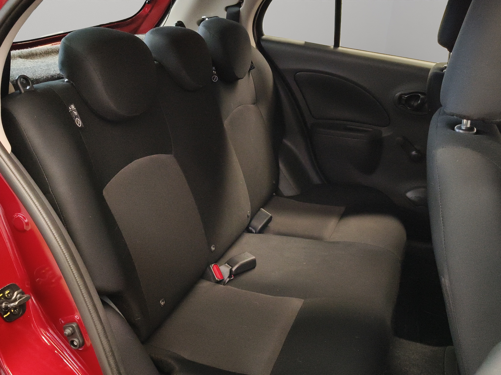 Nissan March 5 pts. HB Sense, TM5, a/ac., R-14 2025